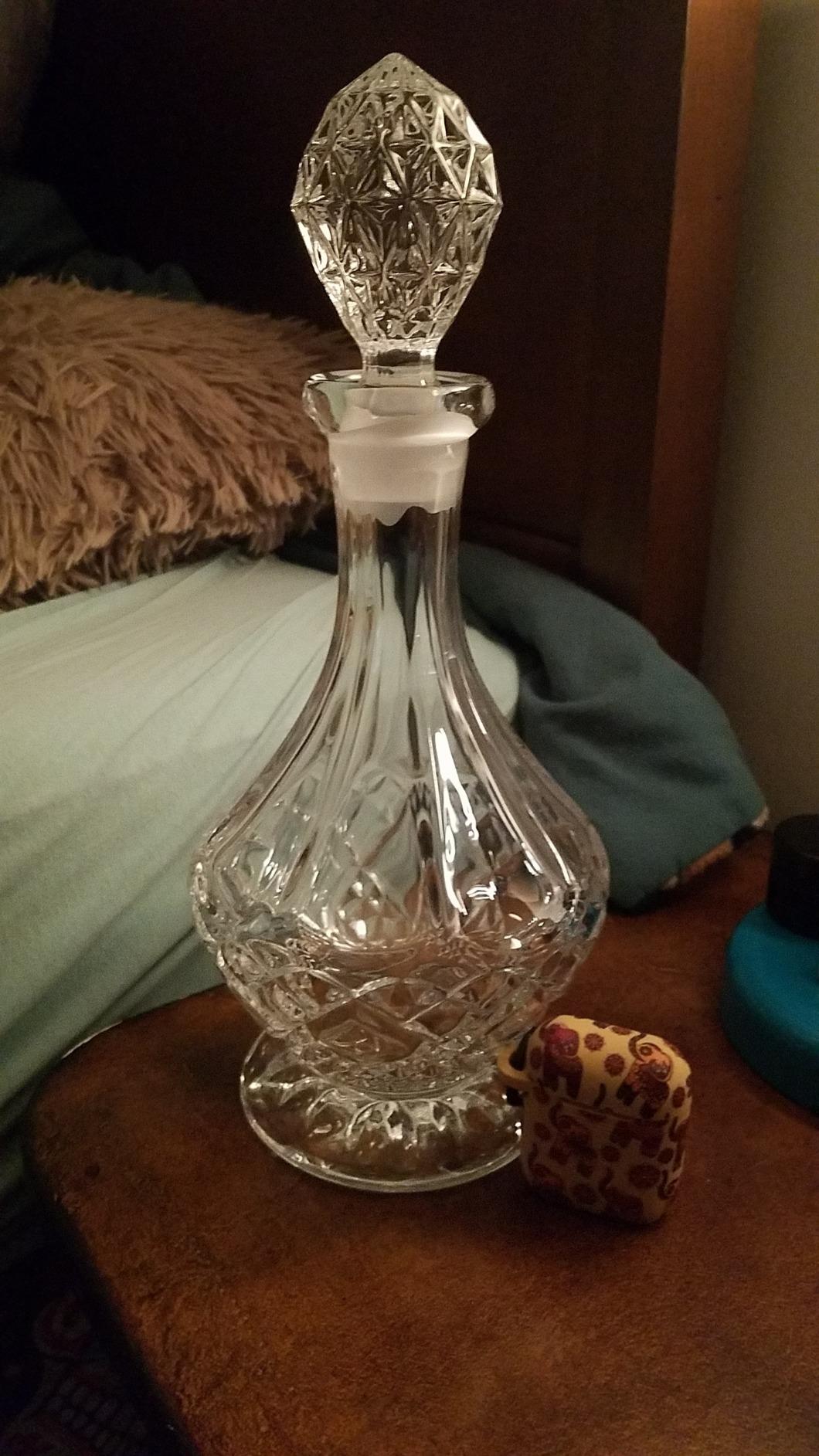 Amlong Crystal Lead-Free Crystal Liquor Decanter with Stopper, Round customer photo 1