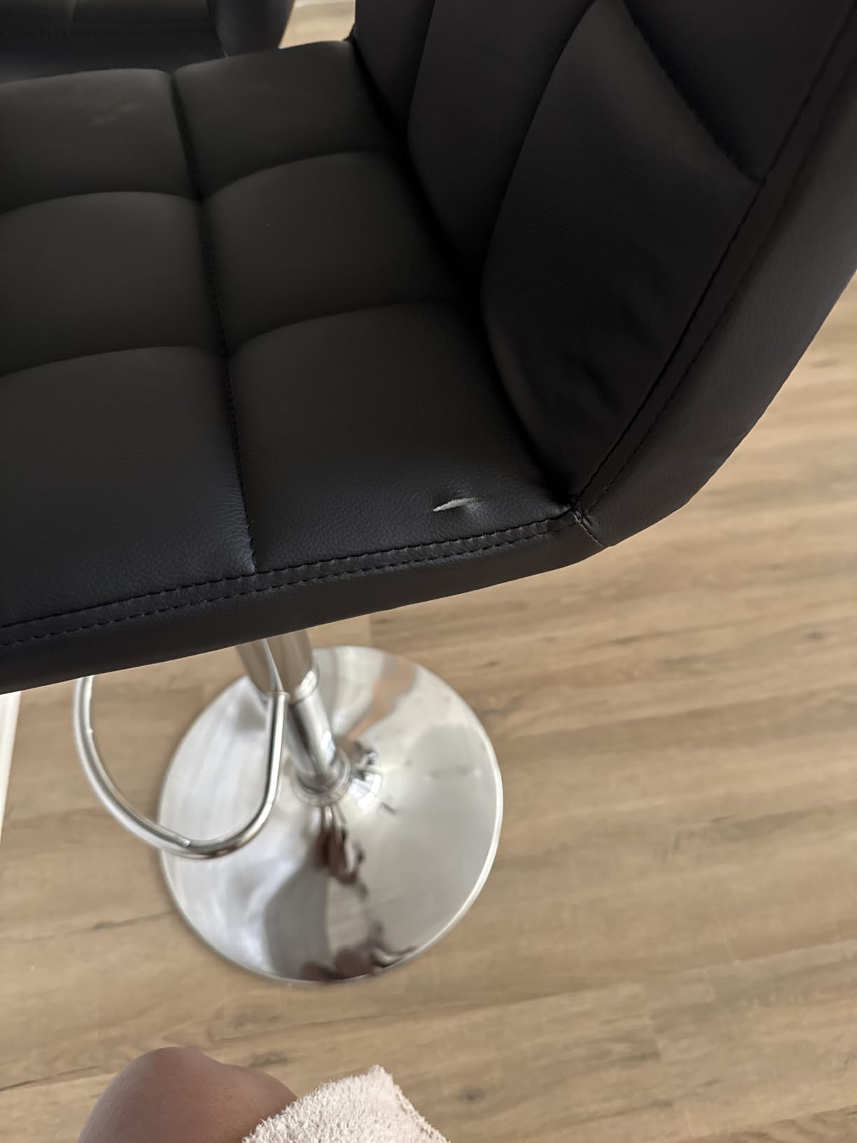 Homall Bar Stools Set of 2, Modern PU Leather Adjustable Swivel Barstools with Back & Metal Base, Upholstered Hydraulic Island Chairs, Armless Counter Height Bar Stools for Kitchen (Black) customer photo 1