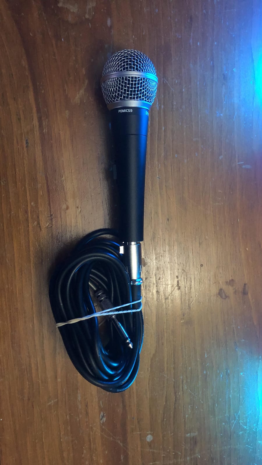 Pyle Professional Dynamic Vocal Microphone - Moving Coil Dynamic Cardioid Unidirectional Handheld Microphone with ON/OFF Switch Includes 15ft XLR Audio Cable to 1/4'' Audio Connection - PDMIC59 customer photo 1