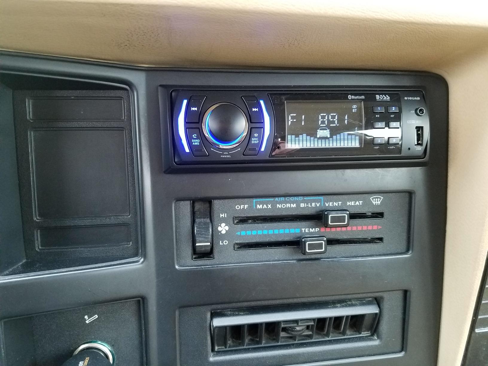 BOSS Audio Systems 616UAB Single DIN Bluetooth Car Stereo, No DVD, USB customer photo 1