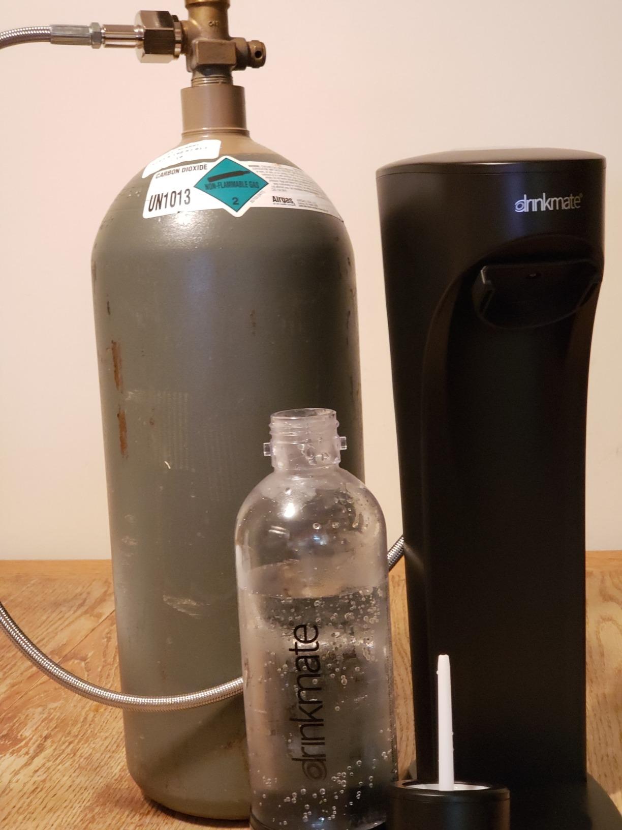 Drinkmate OmniFizz Sparkling Water Maker & Soda Streaming Machine | Carbonates Any Drink | BPA-Free Bottle | No Batteries or Electricity Required | CO2 Not Included (Matte Black) customer photo 1