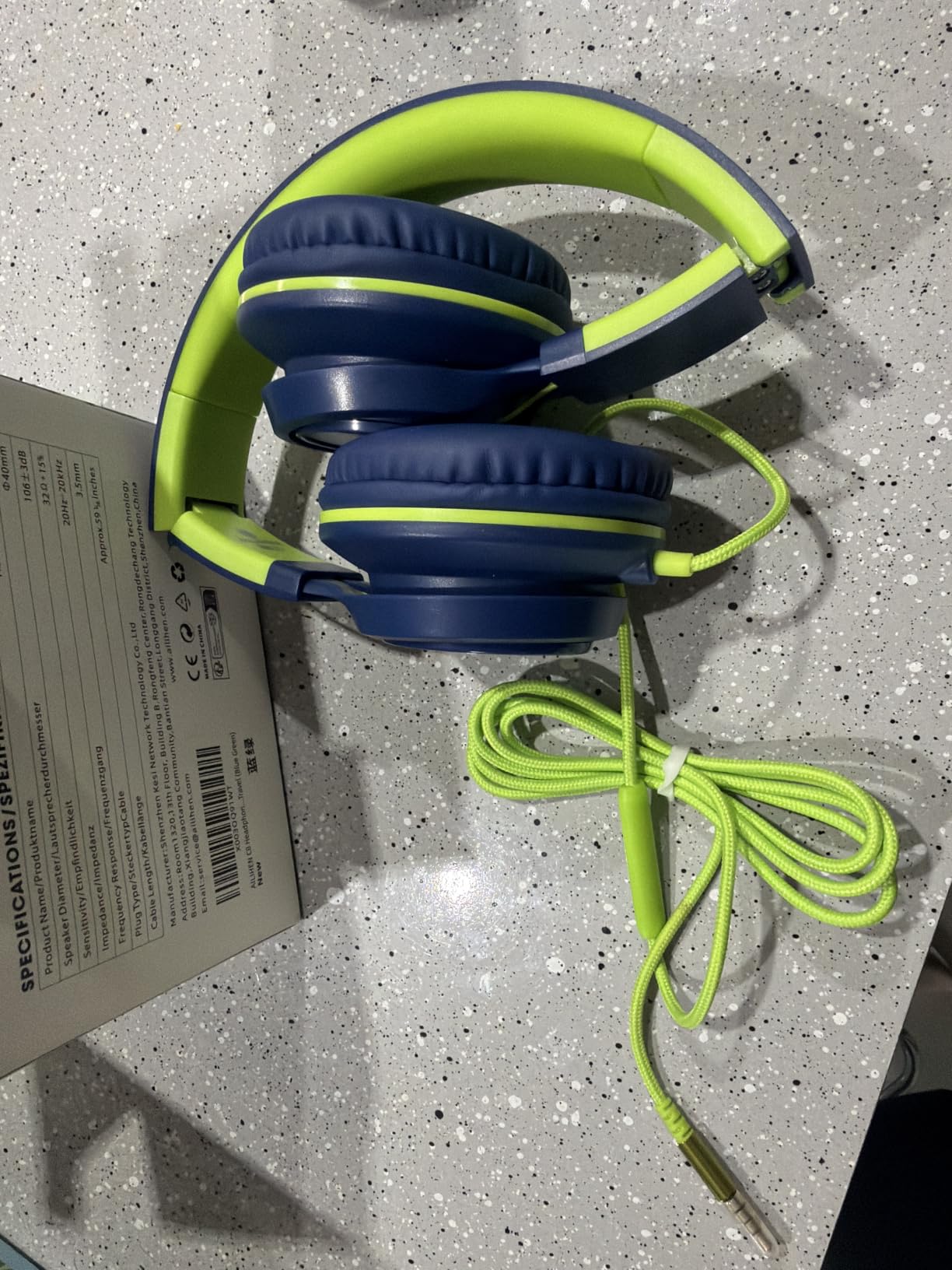 AILIHEN C8 Kids Wired Headphones with Mic for School, 3.5mm Jack, BlackBlue customer photo 1