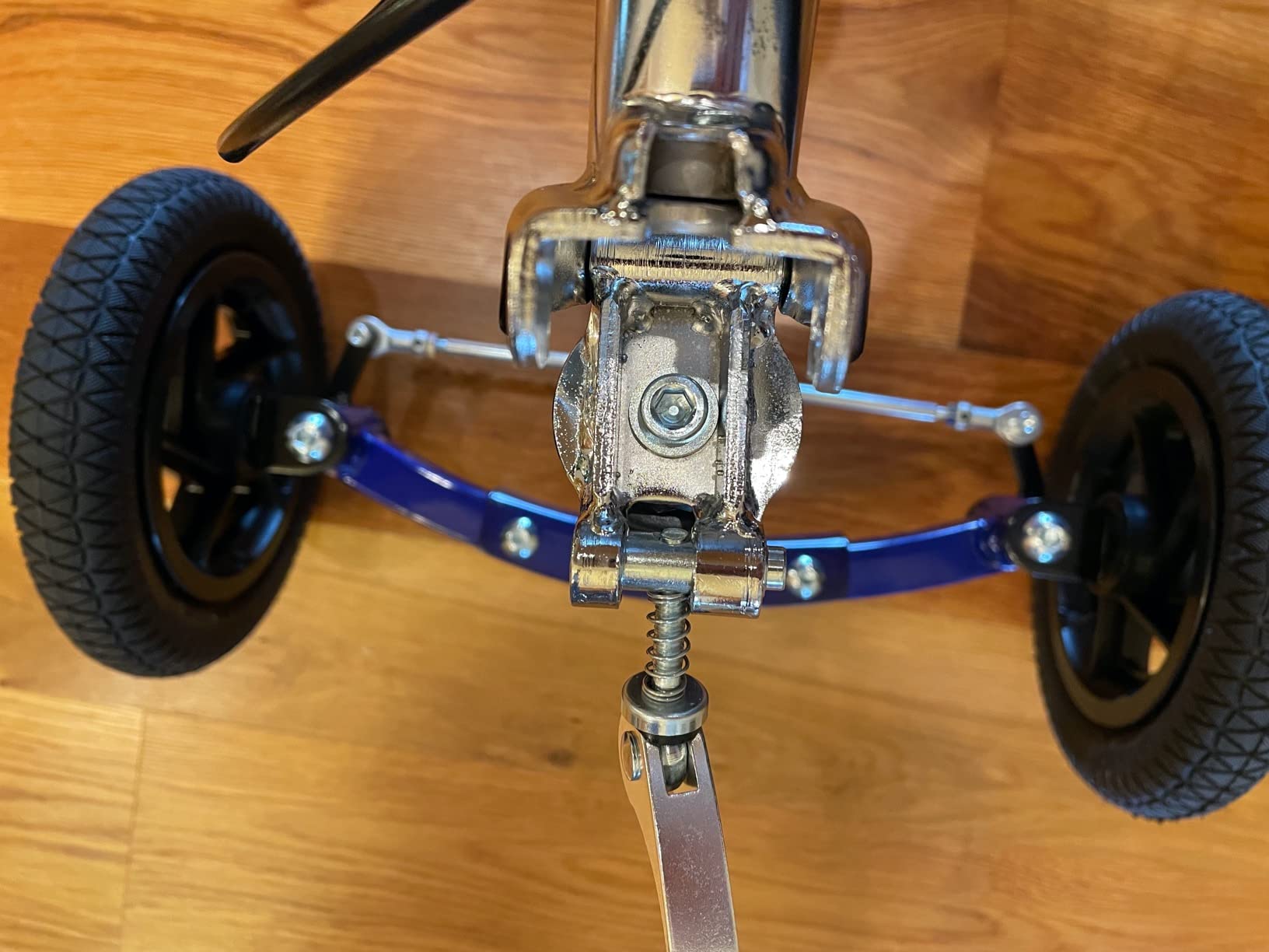 KneeRover Hybrid All Terrain Knee Scooter for Adults, Blue customer photo 2