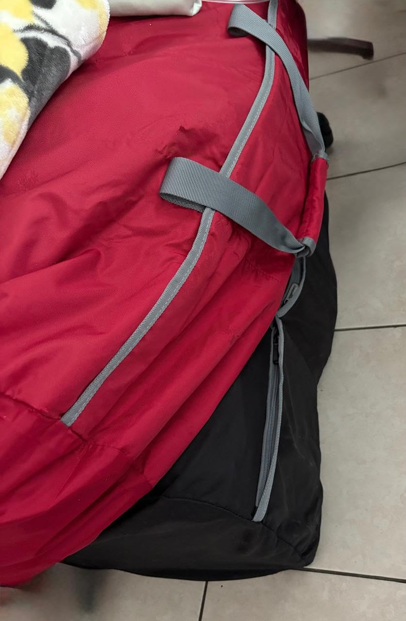 Amazon Essentials Extra Large Foldable Nylon Duffel Bag for Travel/Storage with Zippered Pockets, 32.4