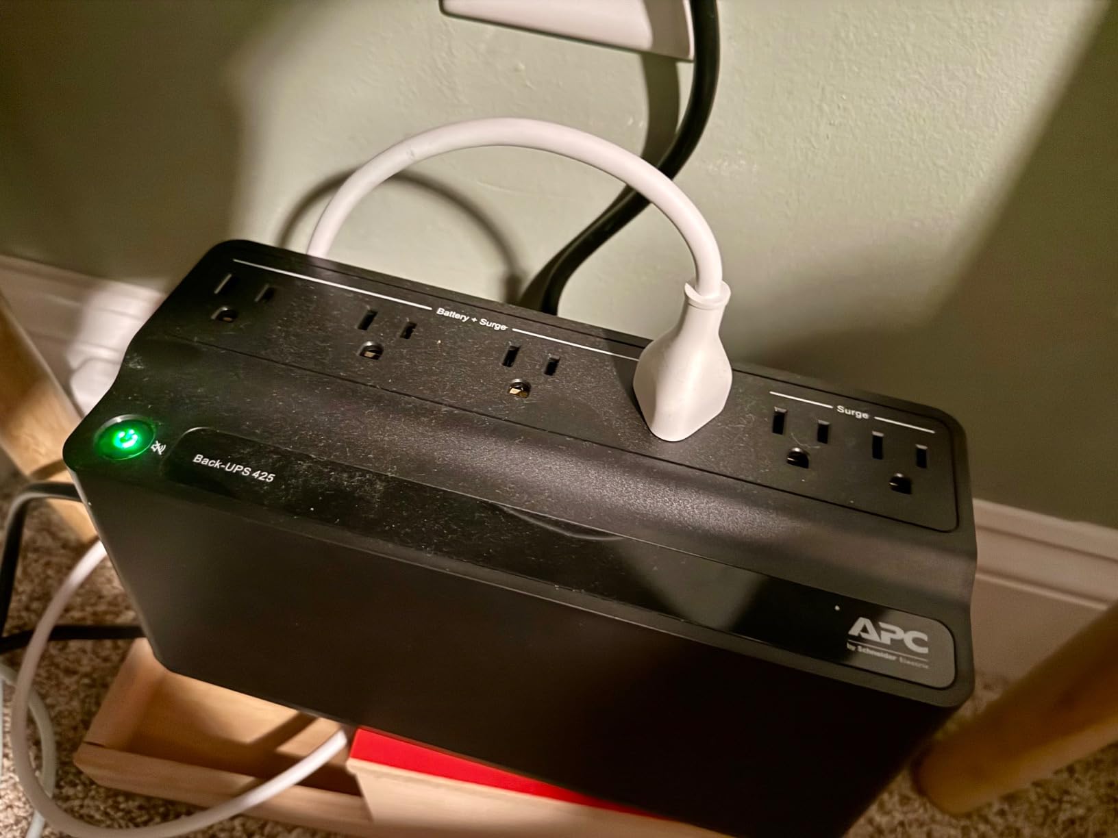 APC UPS 425VA/225W UPS Battery Backup for Router, Small Electronics, BE425M customer photo 2
