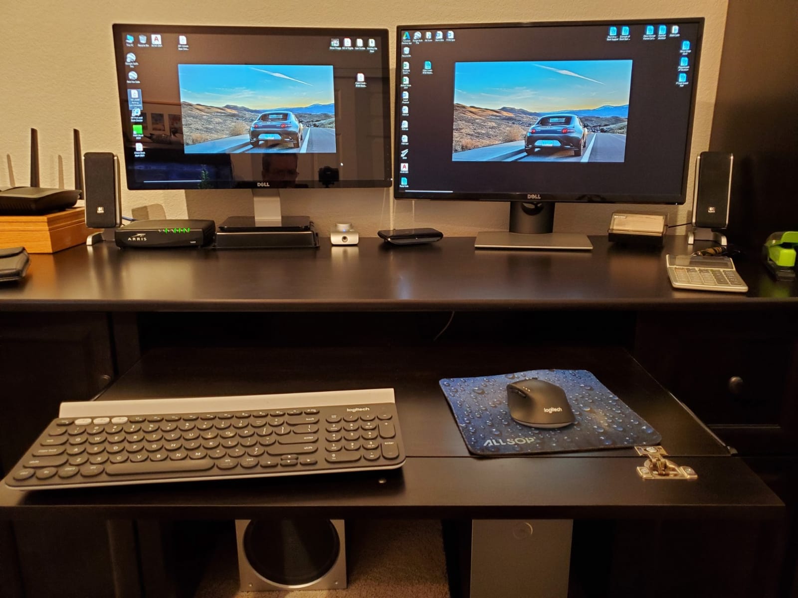 Logitech K780 Multi-Device Wireless Keyboard with Built-in Cradle, Speckles customer photo 1