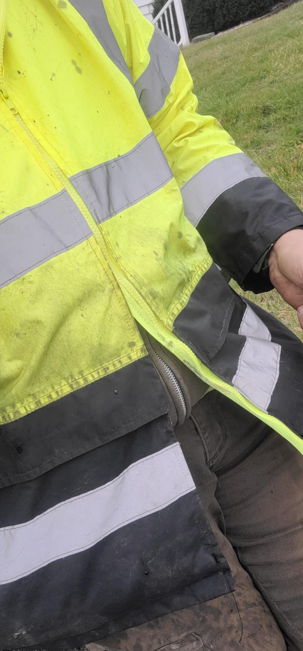 Portwest UH443 Men's Lightweight Hi Vis Contrast Reflective Classic Rain Jacket Yellow/Black, 3X-Large customer photo 1