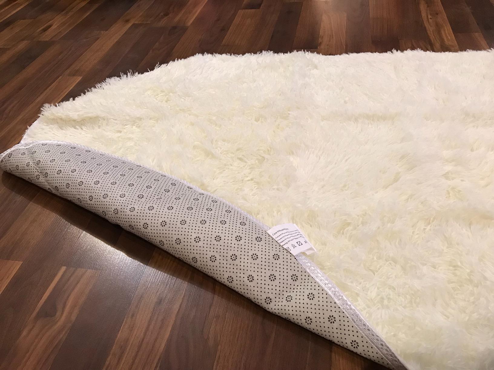 LOCHAS Bedroom Rug 2.6' x 5.3', Grey Fluffy Shaggy Area Rug for Kids Room customer photo 2