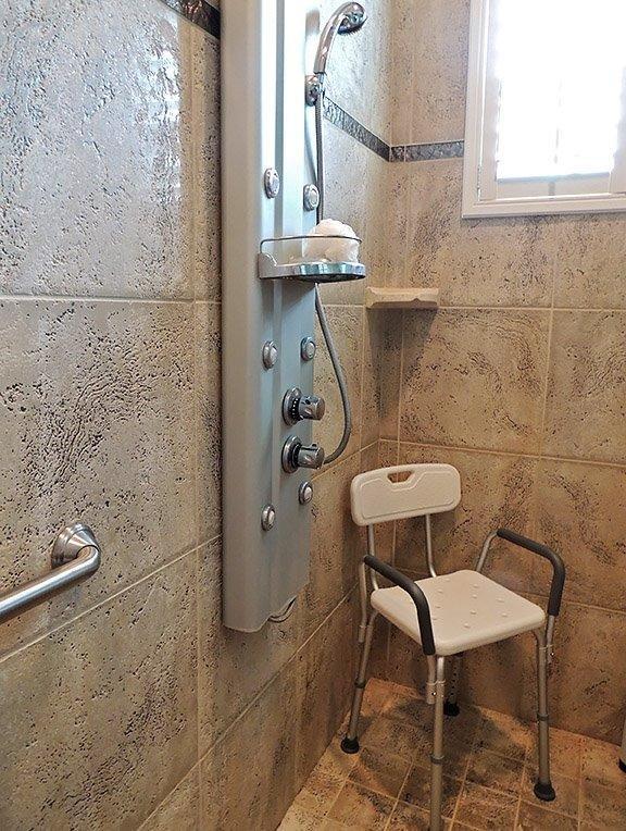 Vaunn Medical Deluxe Spa Shower Chair with Arms and Back, Bath Seat for Seniors, 450 lbs Max Weight, White with Light Gray Arms customer photo 2