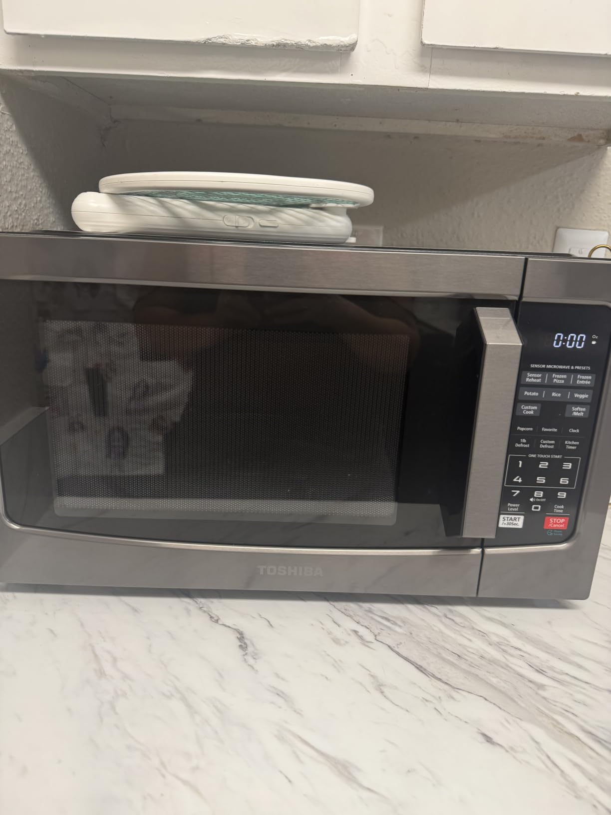 TOSHIBA Countertop Microwave Oven, 1.2 Cu.Ft, 1000W, Black customer photo 1