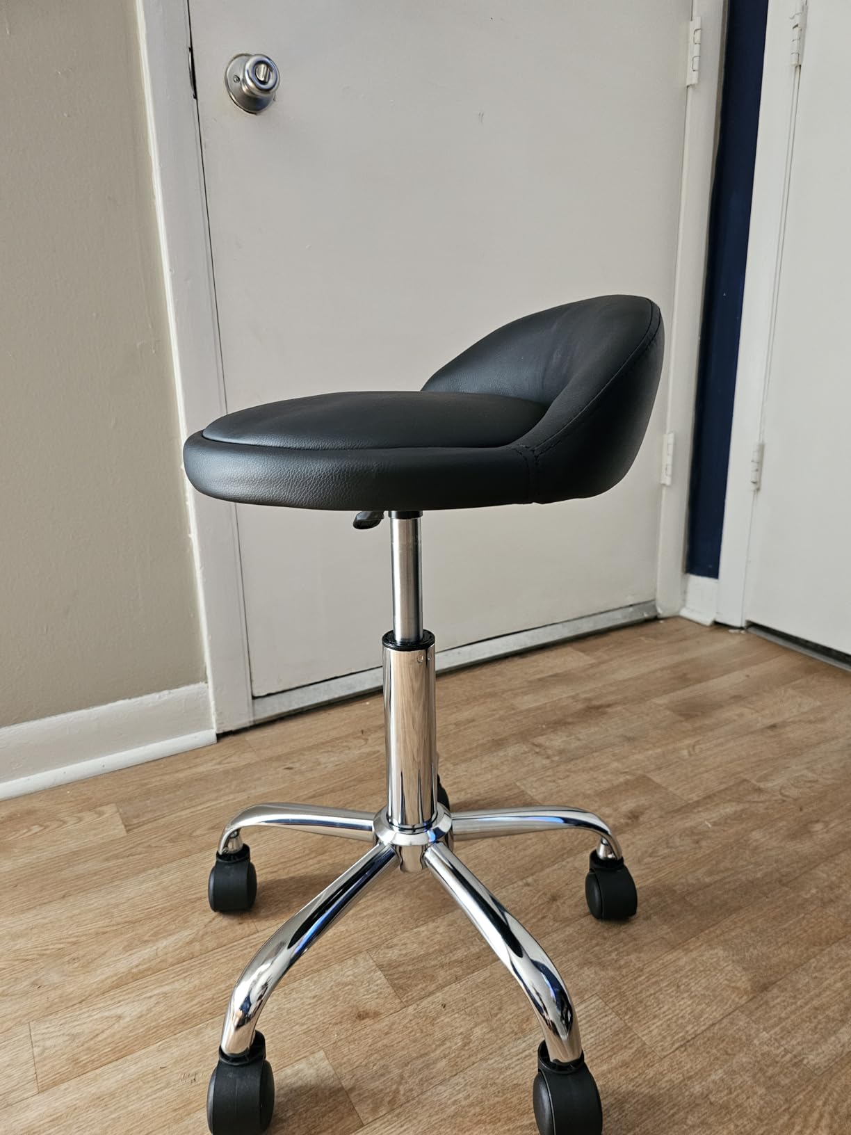 SUPER DEAL Adjustable Height Hydraulic Rolling Swivel Salon Stool Chair, Tattoo Facial Massage Spa Medical Stool with Backrest Wheels, Black customer photo 1