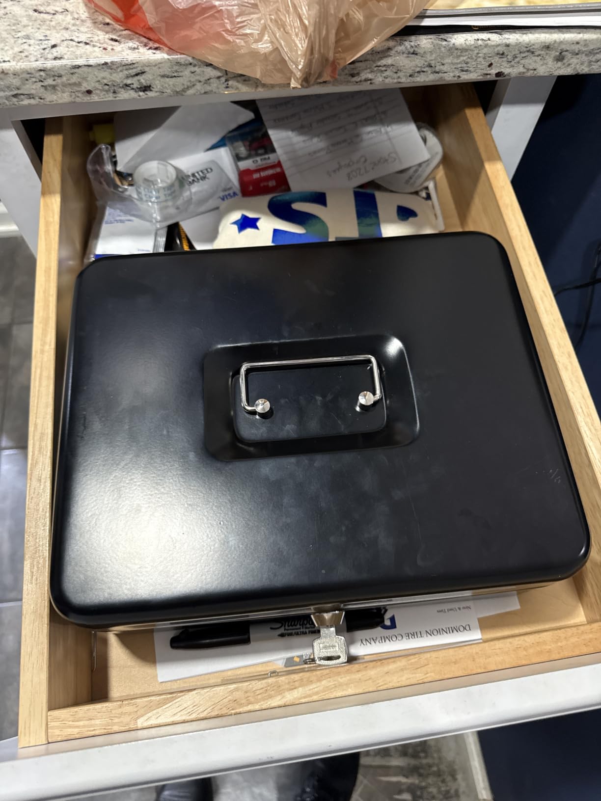 Jssmst Cash Box with Key Lock - 1mm Thick Metal Money Box for Garage Sales, Yard Sales and Petty Cash, Portable Cash Drawer with Coin Tray & Spill-Proof Foam Coin Cover, 4 No-Pinch Bill Clips,11.8'' customer photo 2
