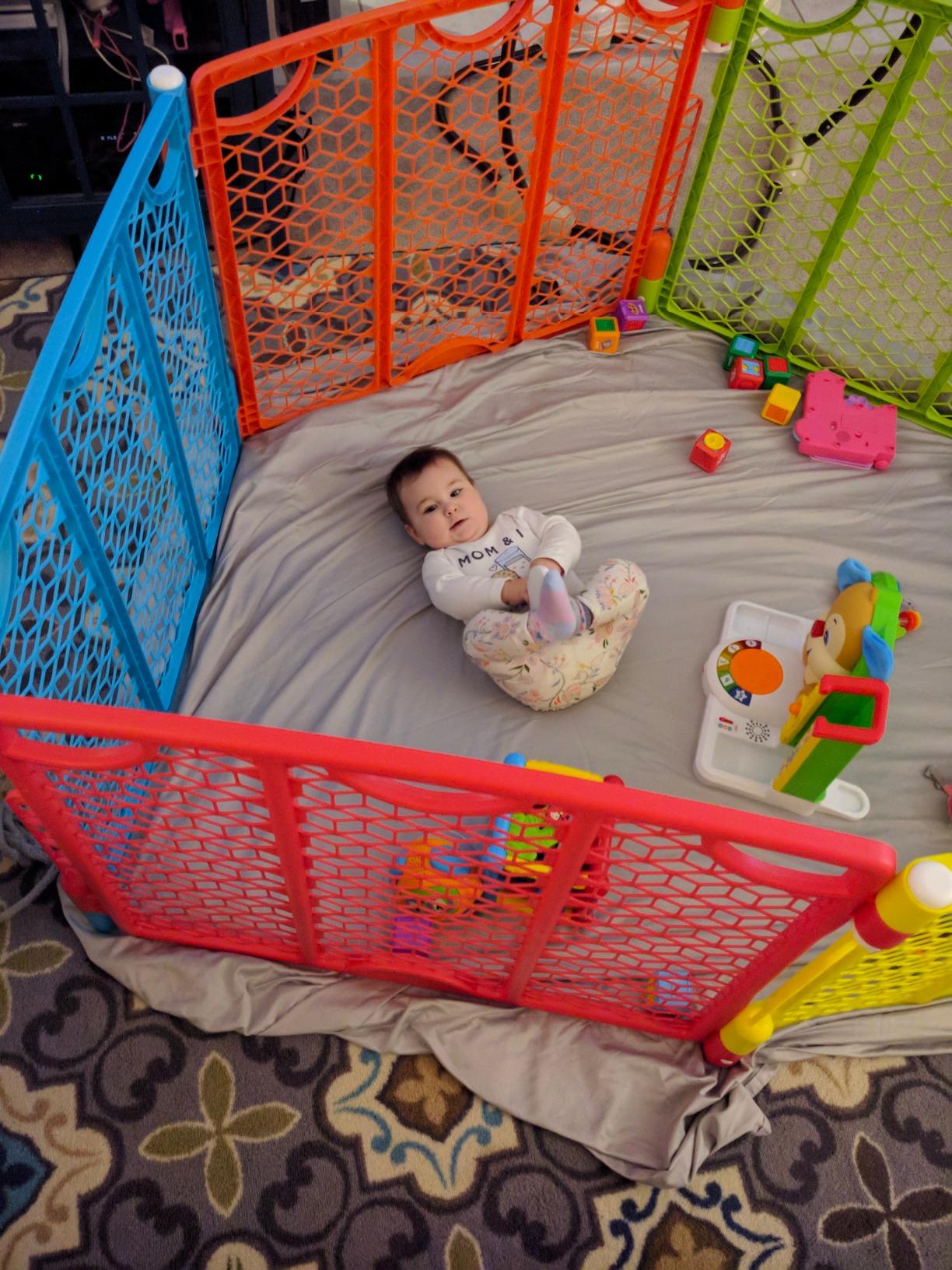 Evenflo Versatile Play Space Adjustable Play Area, 6-Panel (Cool Gray) customer photo 2