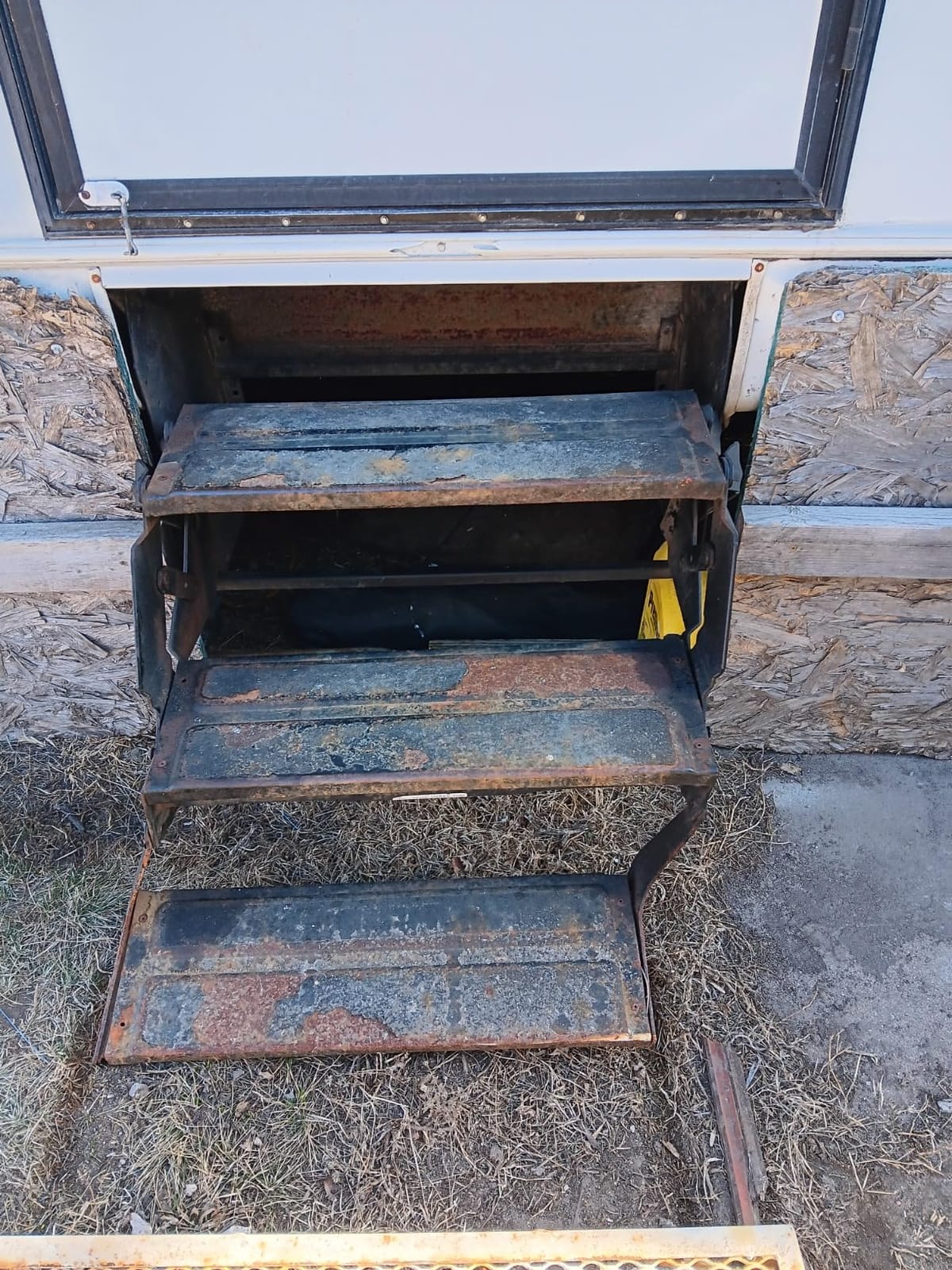 Lippert Components 432687 24' Radius Corner Manual Step - Triple, 7' Rise , Black customer photo 1