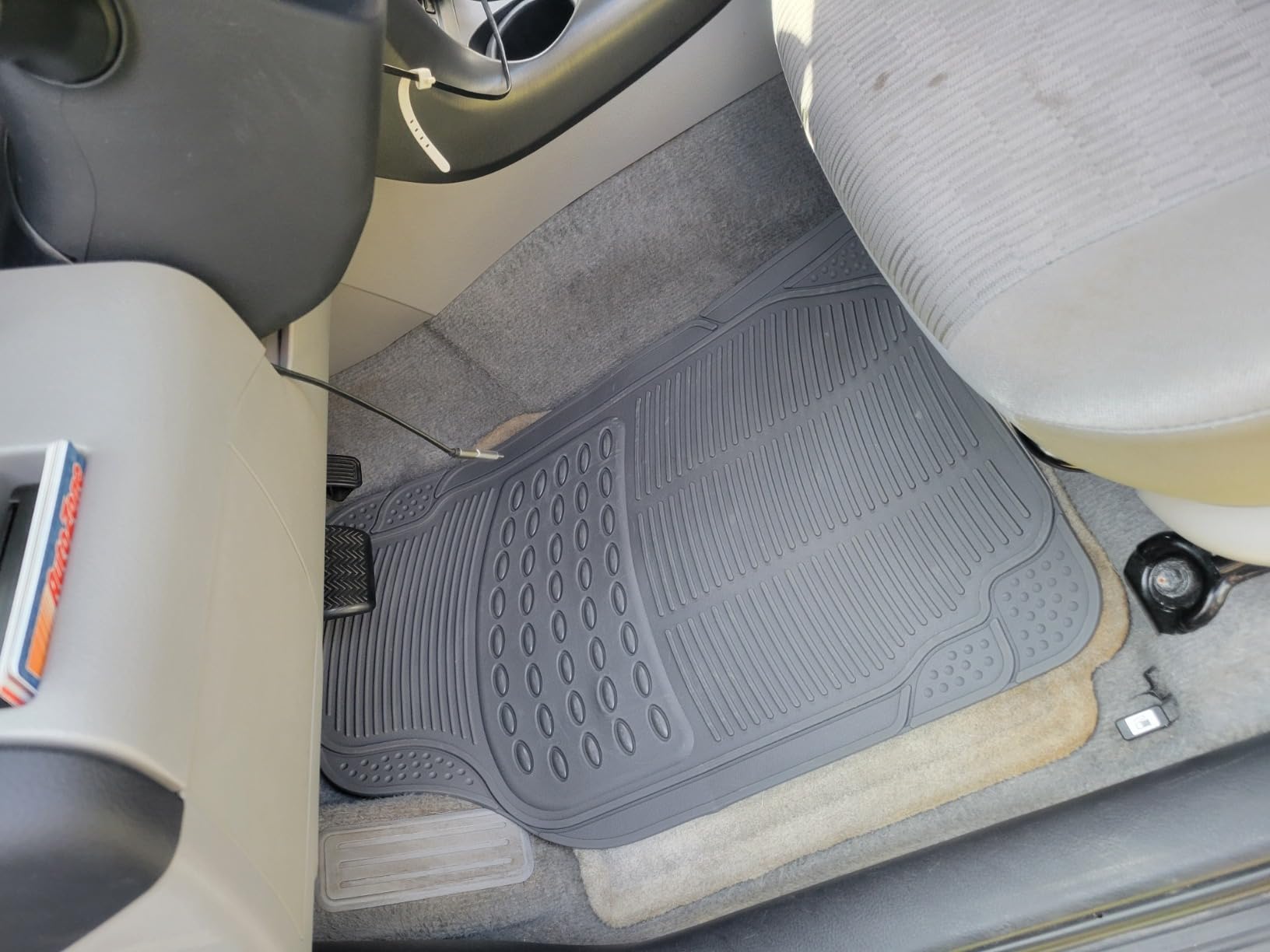 BDK Floor Mats, 4-Piece All-Weather Car Mat with Universal Fit Design, Durable Rubber Car Floor Mats with Capture Ridges, Waterproof for Cars Trucks SUV (Black) customer photo 2