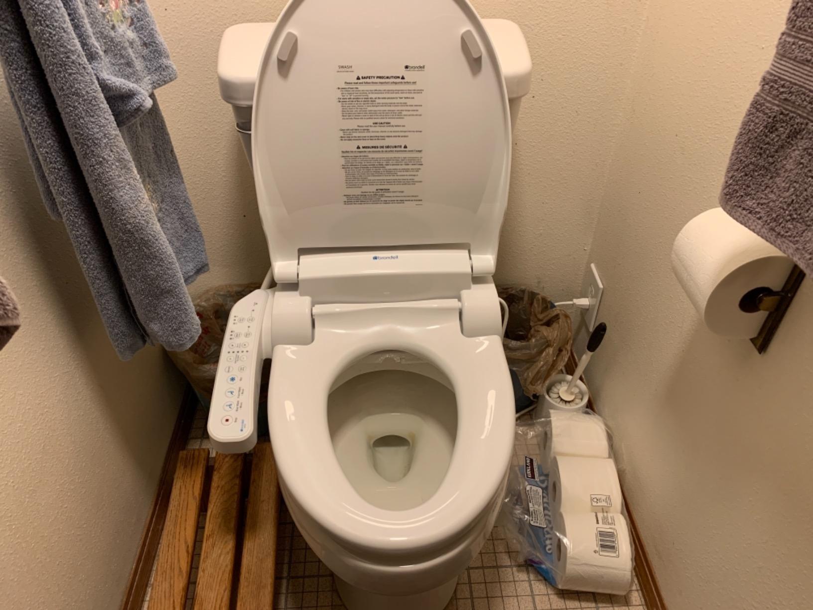 Brondell SE400-EW Swash SE400 Electric Bidet Toilet Seat With Heated Seat, Oscillating Stainless Steel Nozzle, Warm Air Dryer, Night Light, Gentle Close Lid, White Side Arm Control, Elongated customer photo 1