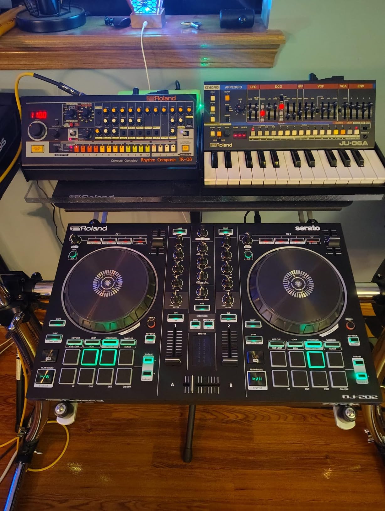 Roland DJ-202 Compact DJ Controller customer photo 2