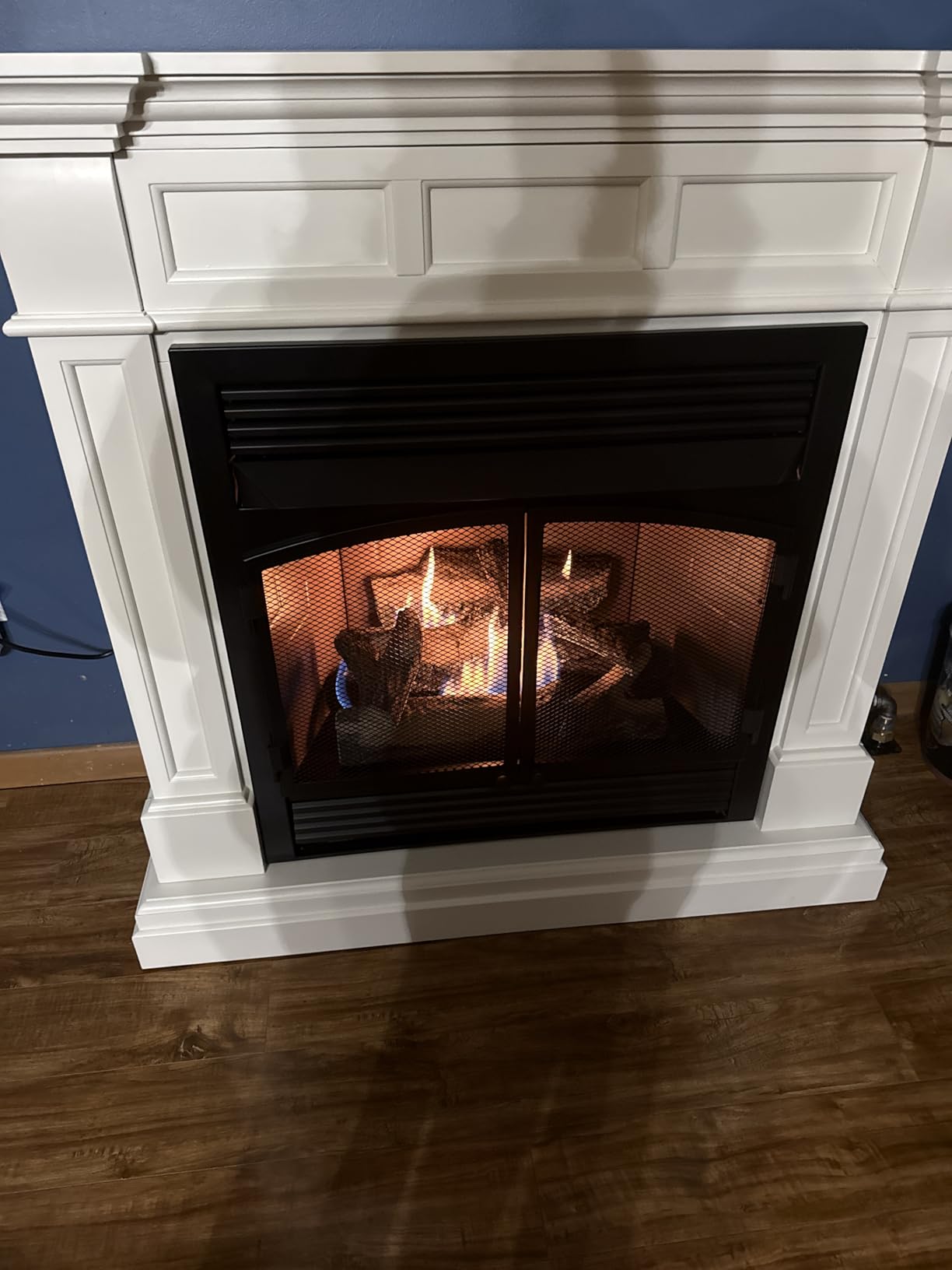 Duluth Forge Dual Fuel Ventless Gas Fireplace with Mantel - 32,000 BTU, Remote Control, Apple Spice Finish - Model# DFS-400R-2AS customer photo 2