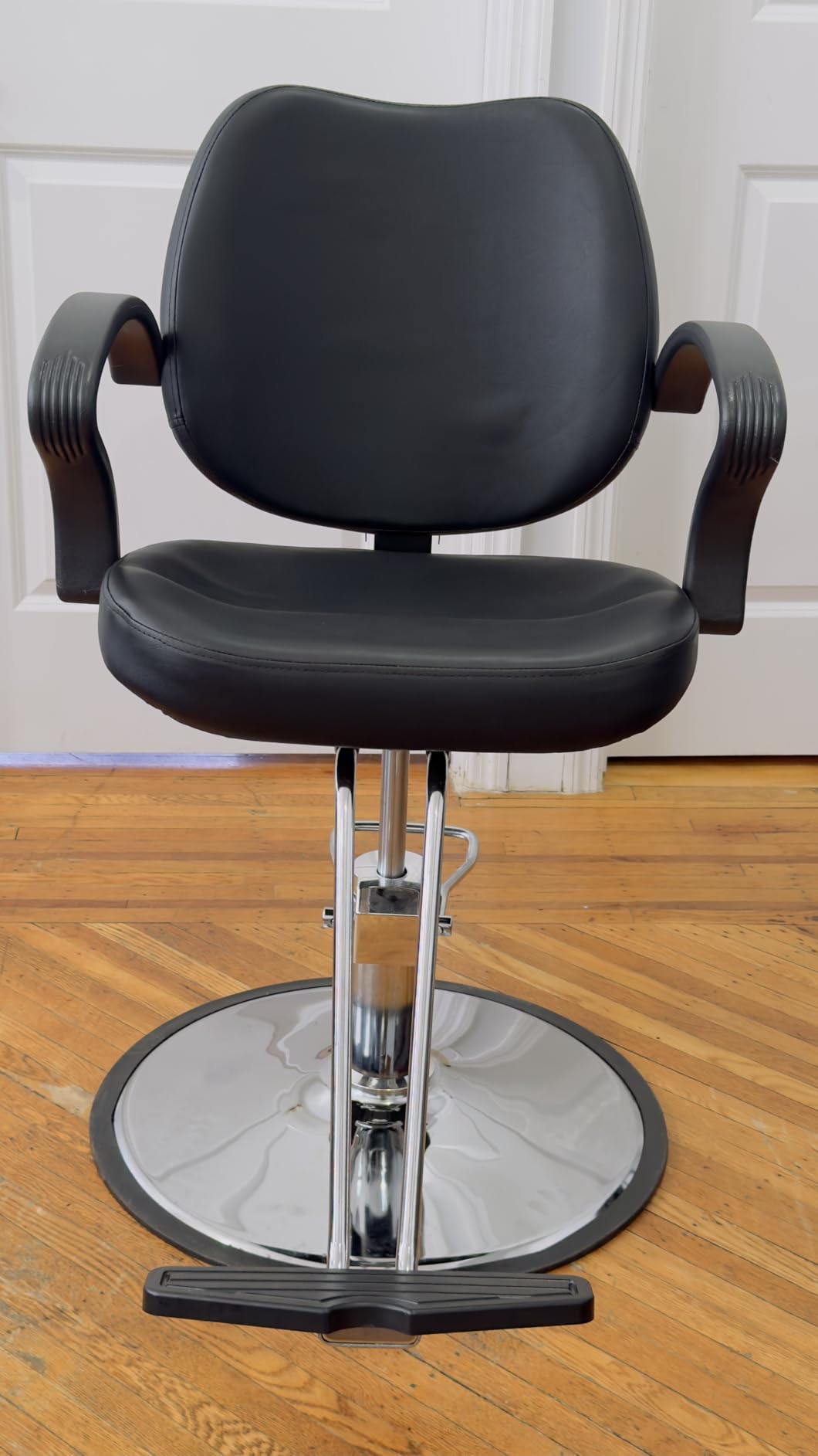 Hair Beauty Salon Equipment Black Hydraulic Barber Styling Chair customer photo 1