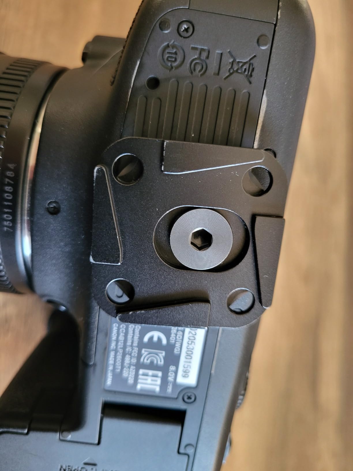 Peak Design Capture Camera Clip V3, Black with Plate, Holds DSLR, Compact and Point and Shoot Bodies, Secure, Stable and Accessible, Attaches to Straps and Belts, Quick Release, 200 lb Capacity customer photo 1