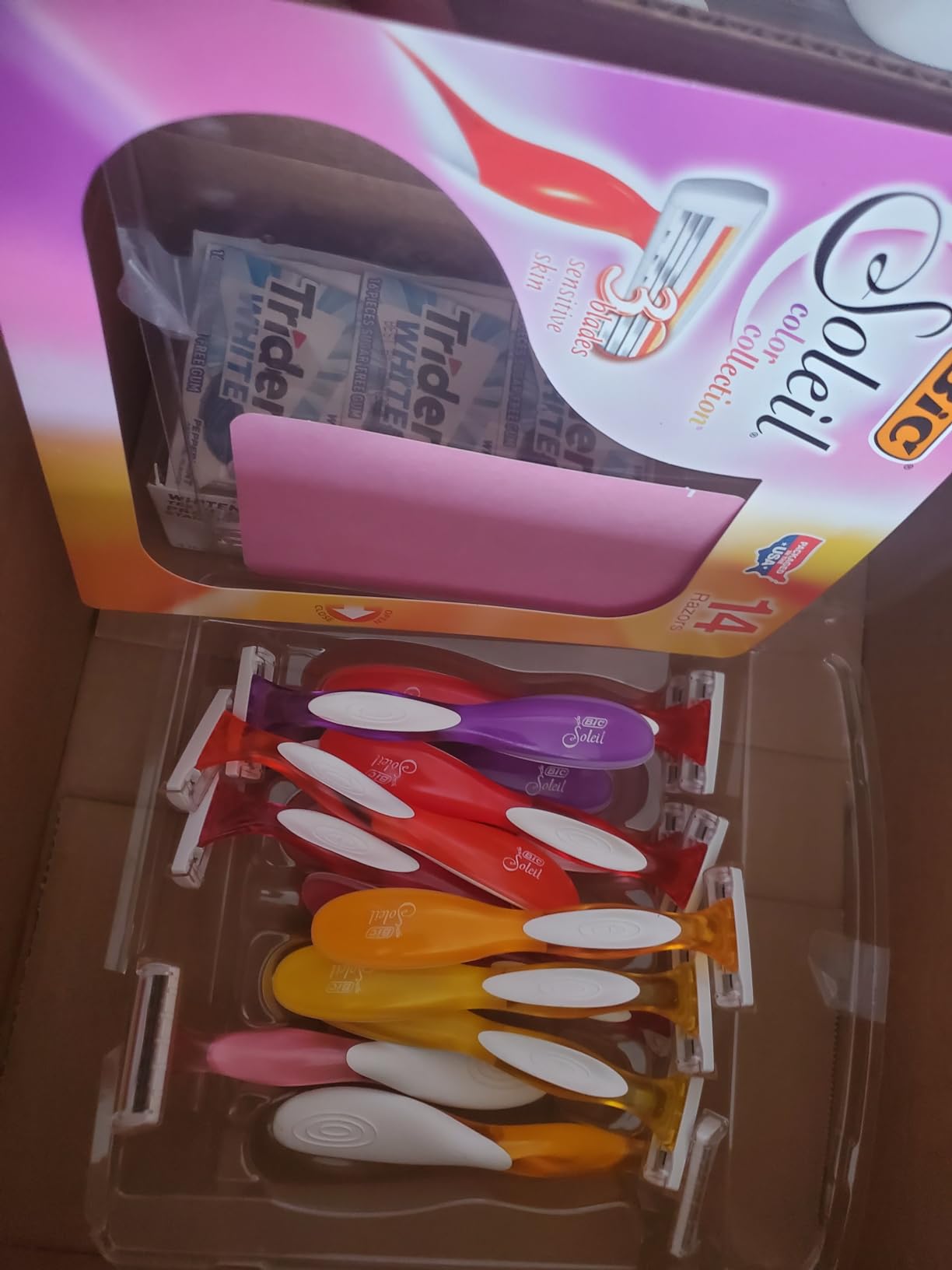 BIC Soleil 3 Colors Women's Disposable 3-Blade Razors, Aloe Vera Strip, College Dorm Room Essential, Shower Caddy and Toiletry Bag Ready, 14-Pack customer photo 1