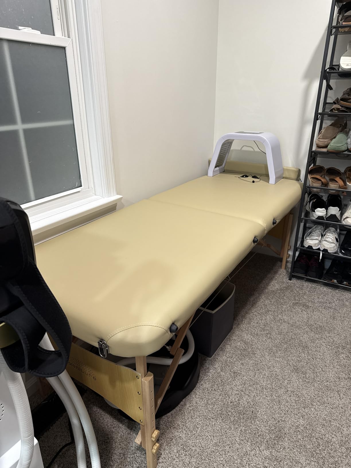 Saloniture Basic Portable Folding Massage Table - Black customer photo 2