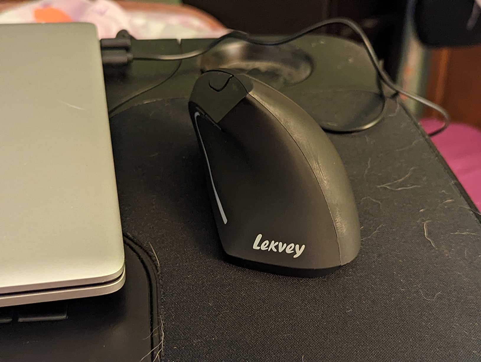 Lekvey Ergonomic Mouse, Rechargeable Vertical Wireless Mouse, Comfort Grip customer photo 1