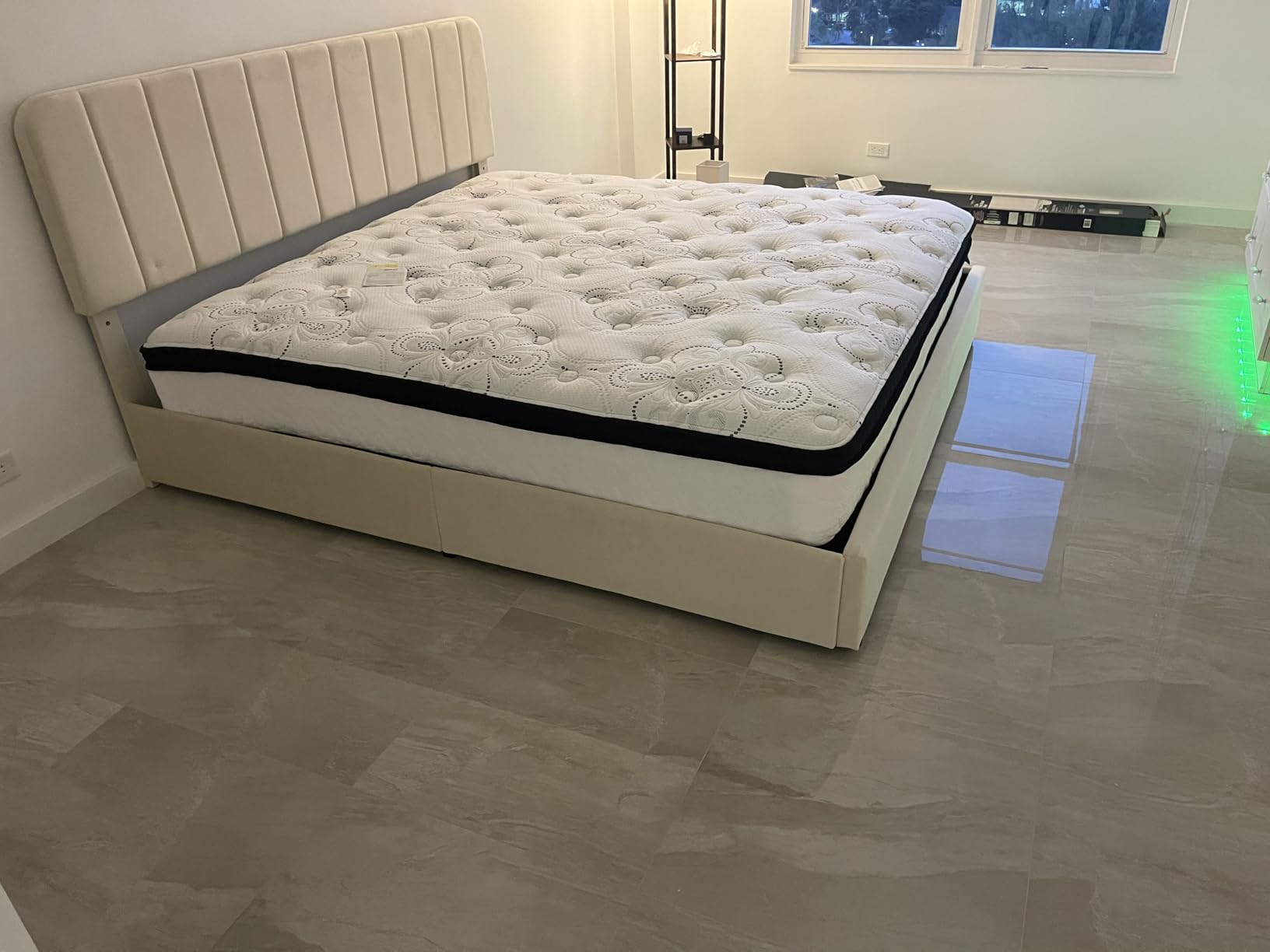 Signature Design by Ashley Queen Mattress, 10 Inch Medium Firm Hybrid customer photo 1