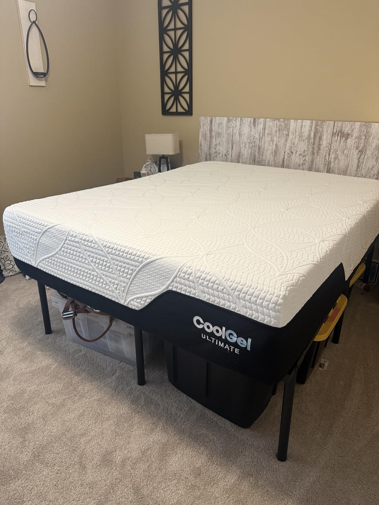 COOL GEL Chill Memory Foam 14-Inch Mattress with 2 Pillows, CertiPUR-US Certified, Mattress in a Box, Queen, White customer photo 1