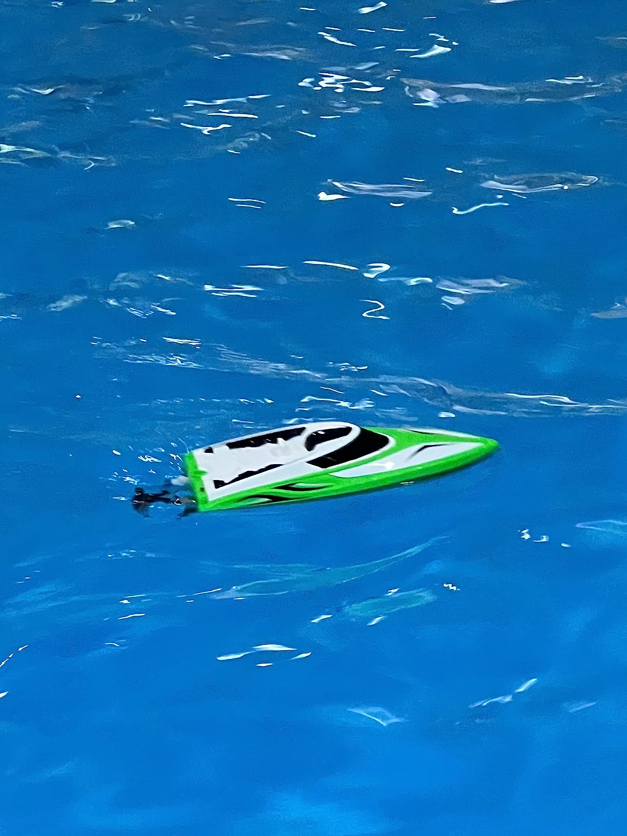 Force1 Velocity Green Fast RC Boat- Remote Control Boats for Adults and Kids, Underwater Speed Racing Mini RC Toy for Pools and Lakes, 2.4GHZ Transmitter, 2 Rechargeable Batteries, Low Battery Alert customer photo 2