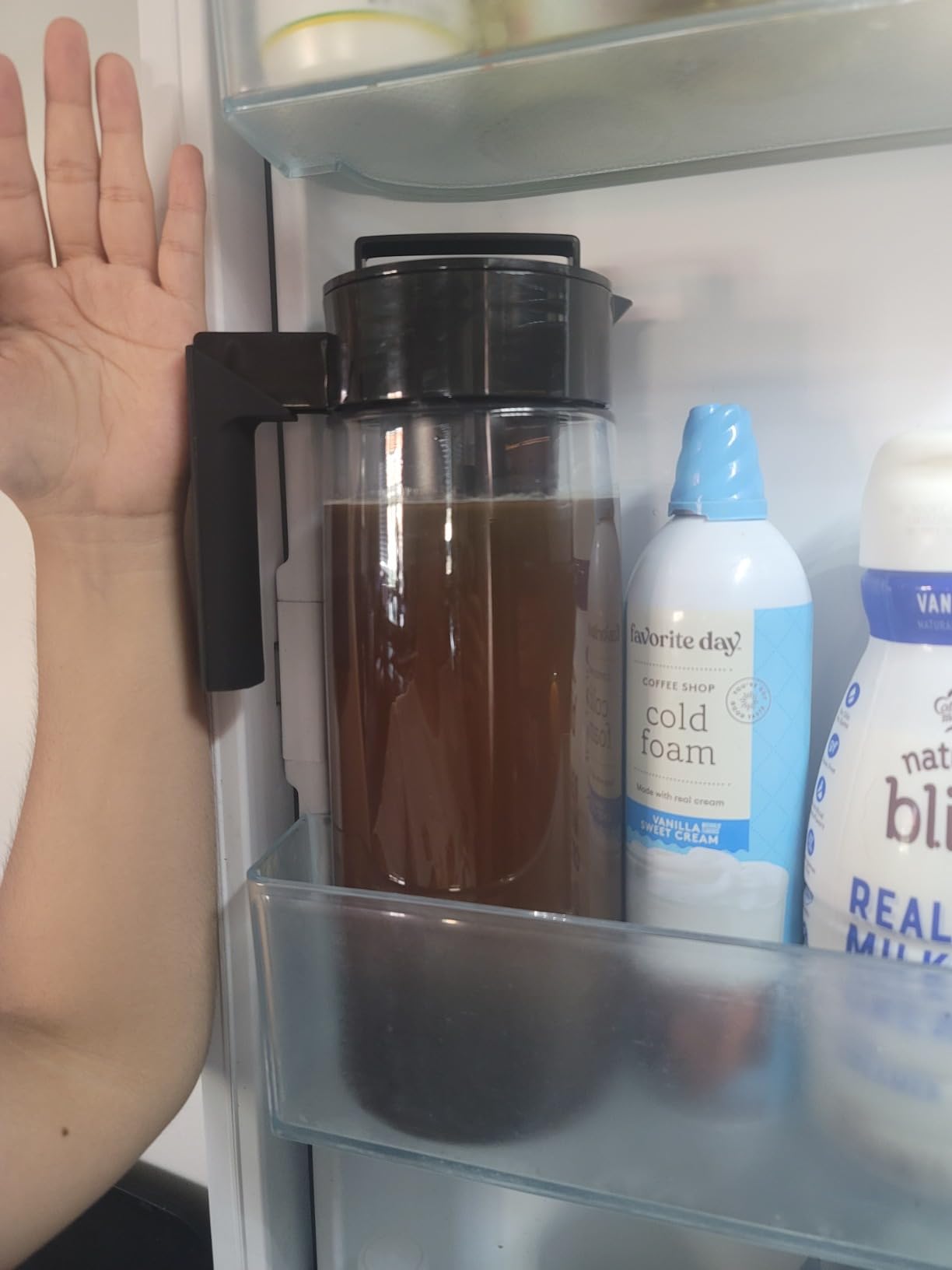Takeya Deluxe Cold Brew Coffee Maker - BPA-Free Tritan Pitcher with Airtight Leakproof Lid, Silicone Grip Handle, Fine-Mesh Filter - Shatter-Proof, Dishwasher Safe, Made in USA - 2 Quart/Black customer photo 1