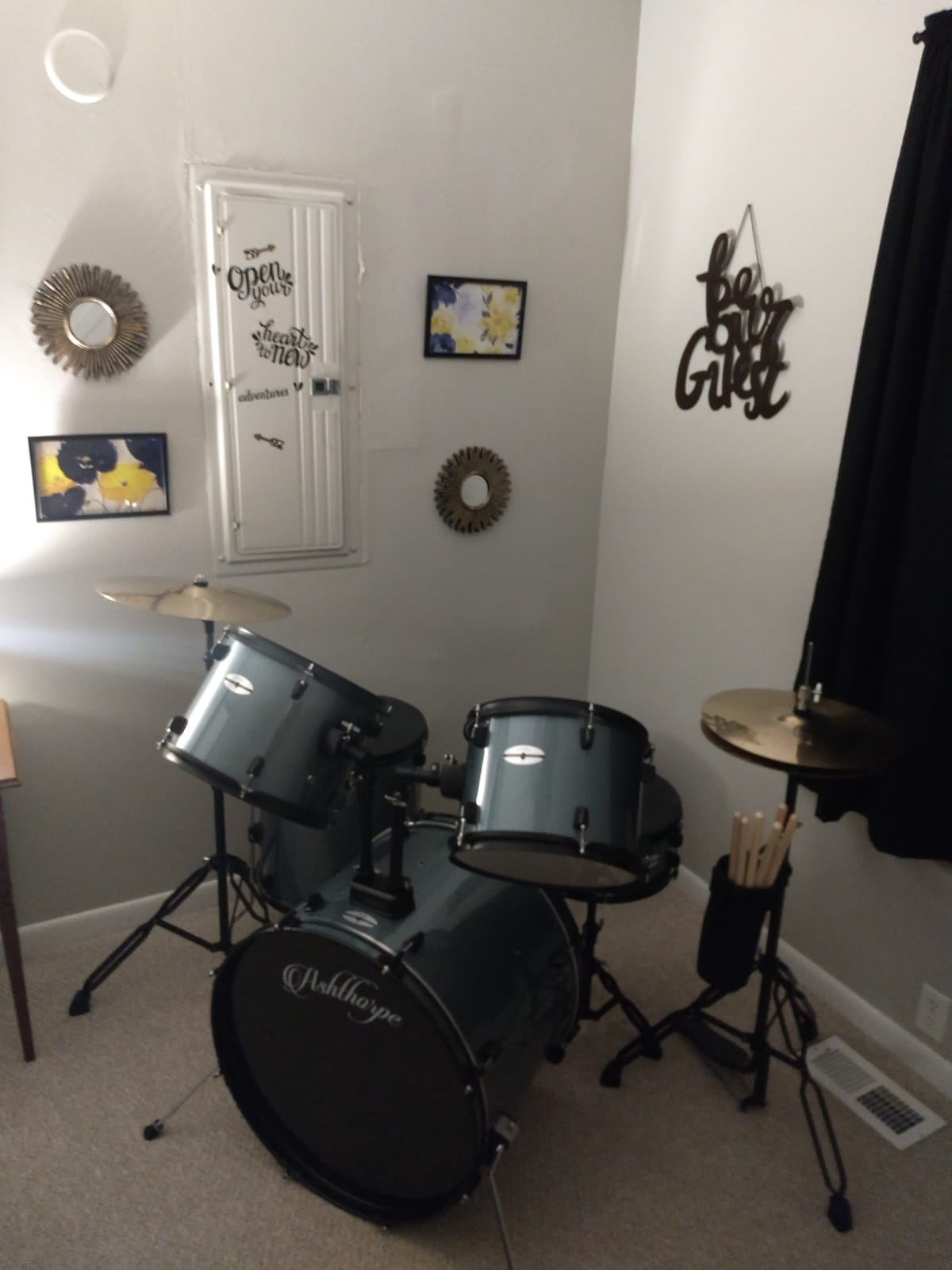 Ashthorpe 5-Piece Complete Full Size Adult Drum Set with Remo Batter Heads - Black customer photo 1