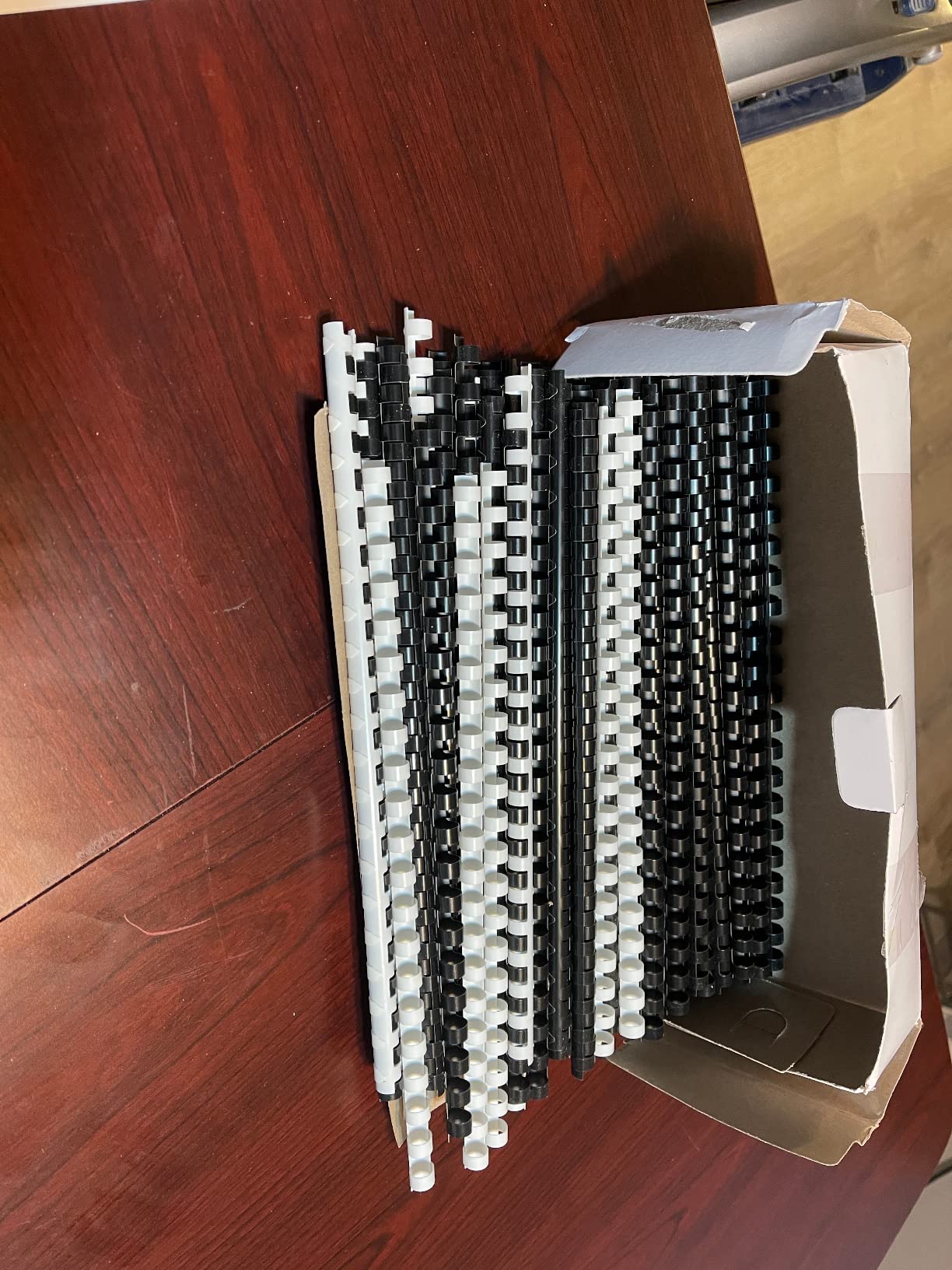 FLKQC 21 Hole Comb Binding Machine with 100PCS 3/8'' Plastic Comb Spines customer photo 1