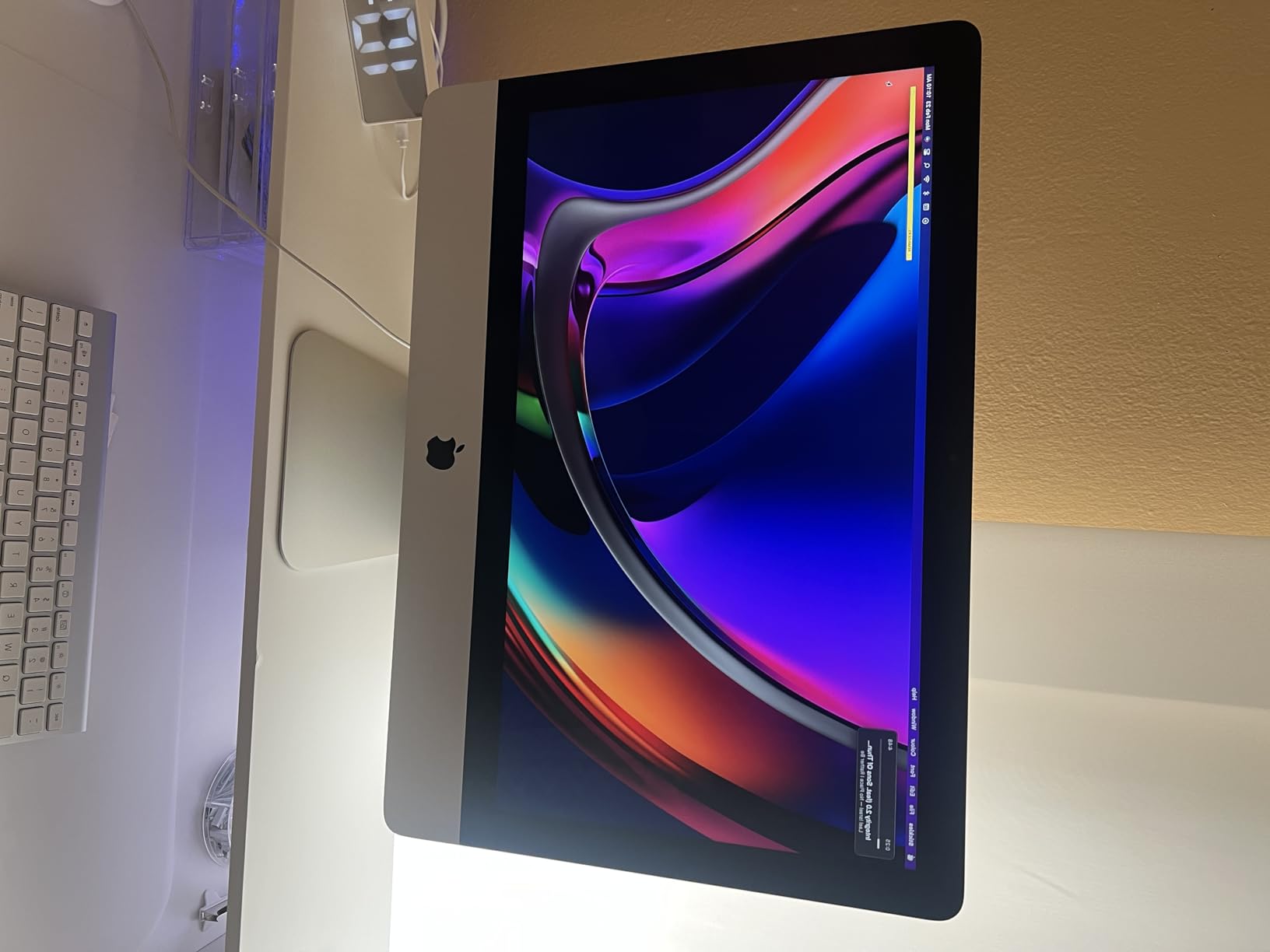 Apple 2017 iMac with Intel Core i5, 21.5-inch, 8GB RAM, 1TB Storage - Silver (Renewed) customer photo 1