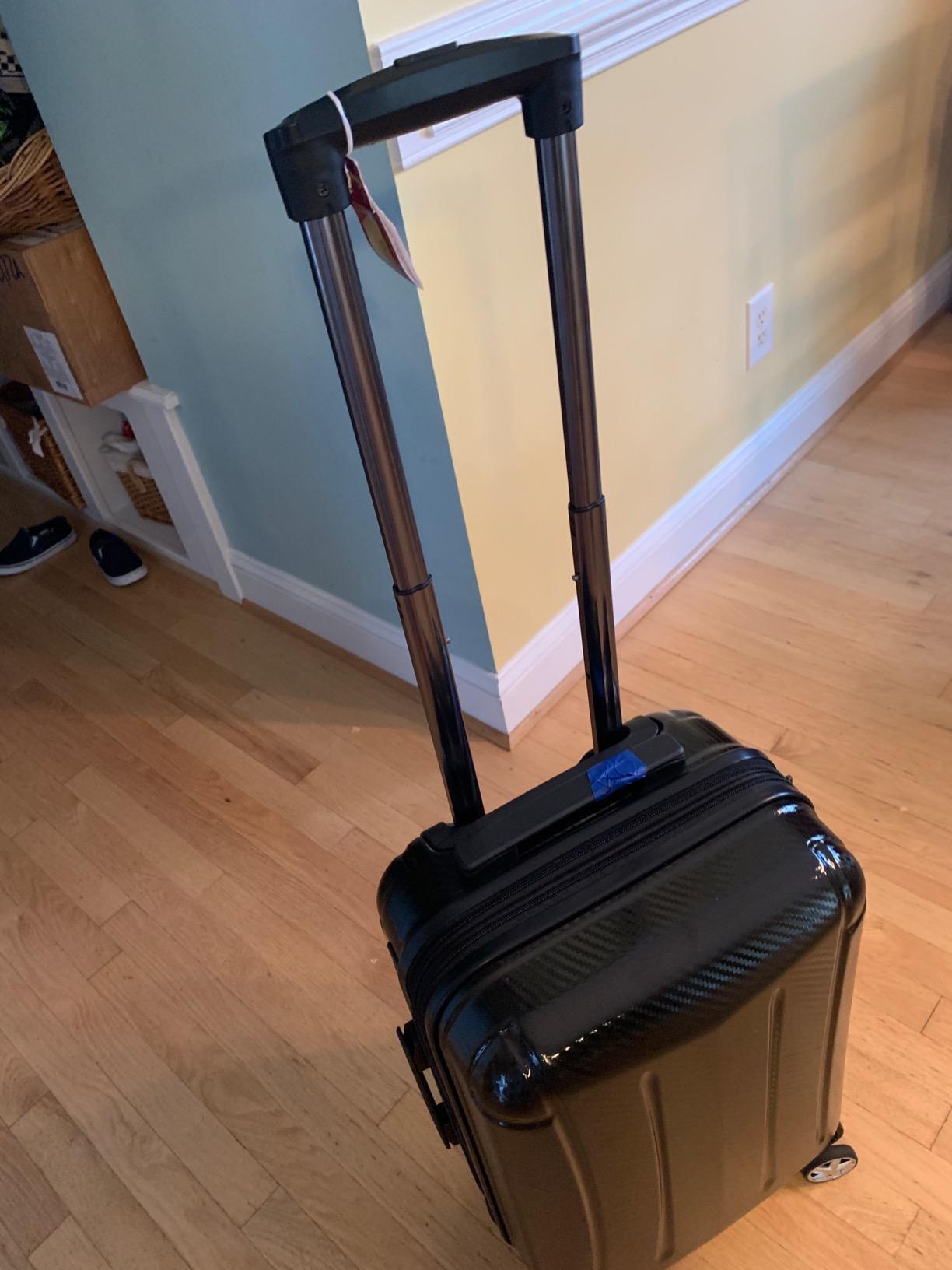 Amazon Basics 30-Inch Hardside Checked Spinner Luggage With TSA Lock, Lightweight Expandable Suitcase, Scratch-Resistant Surface, 8 Multi-directional Wheels, Black customer photo 1