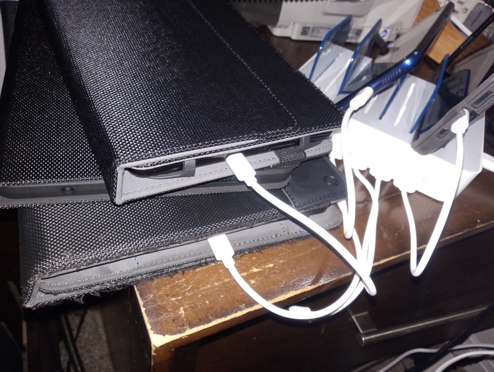 MSTJRY Charging Station for Multiple Devices : 5 Port Multi USB-A Charger Stations Multi-Device Organizer Charging Dock Designed for iPhone iPad Cell Phone Tablets (7 Short Cables Included) customer photo 2