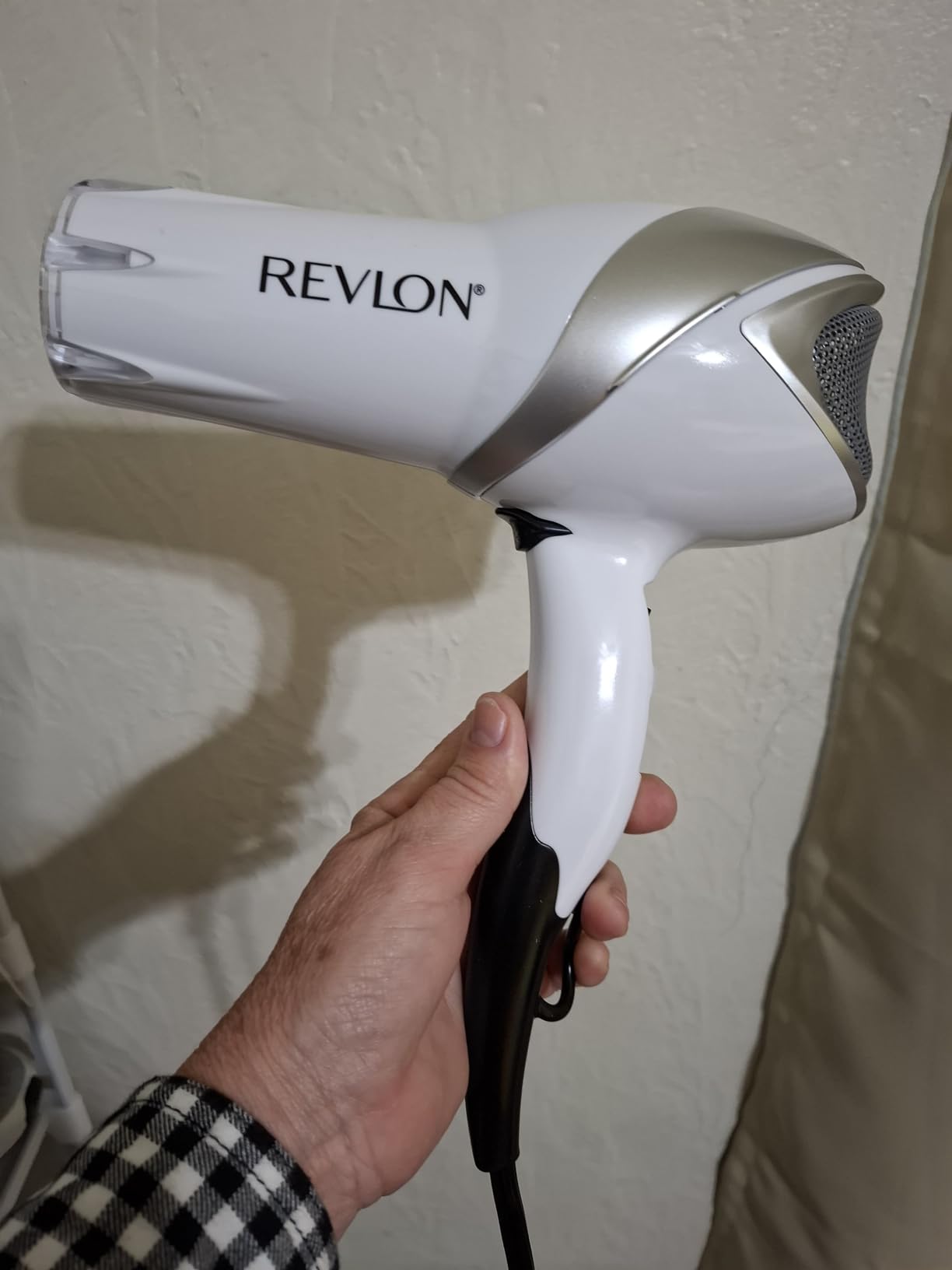 REVLON Infrared Ionic Hair Dryer with Diffuser & Concentrator, White customer photo 1