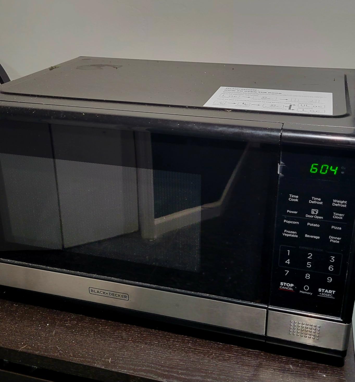 BLACK+DECKER Countertop Microwave Oven, 0.7 Cu.Ft, 700W, Stainless Steel customer photo 2
