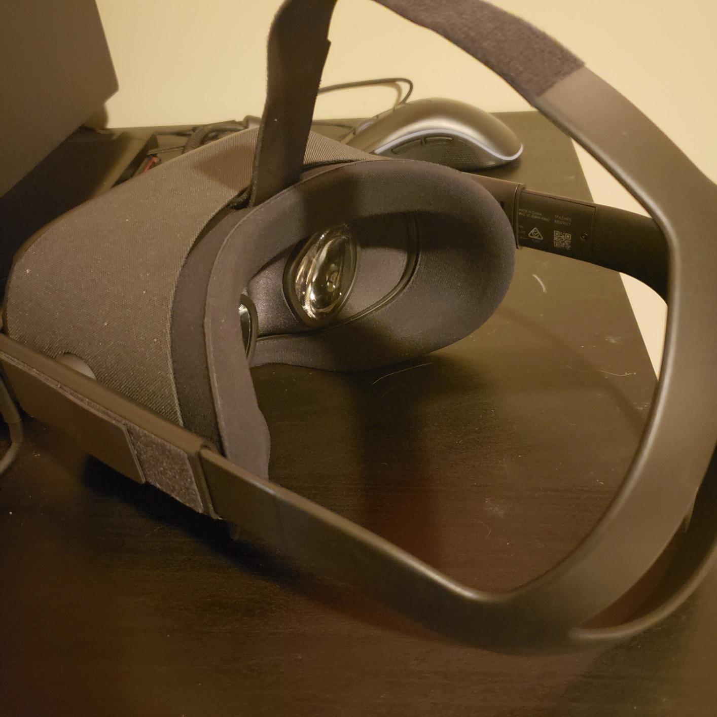 Oculus Quest All-in-one VR Gaming Headset – 64GB customer photo 1