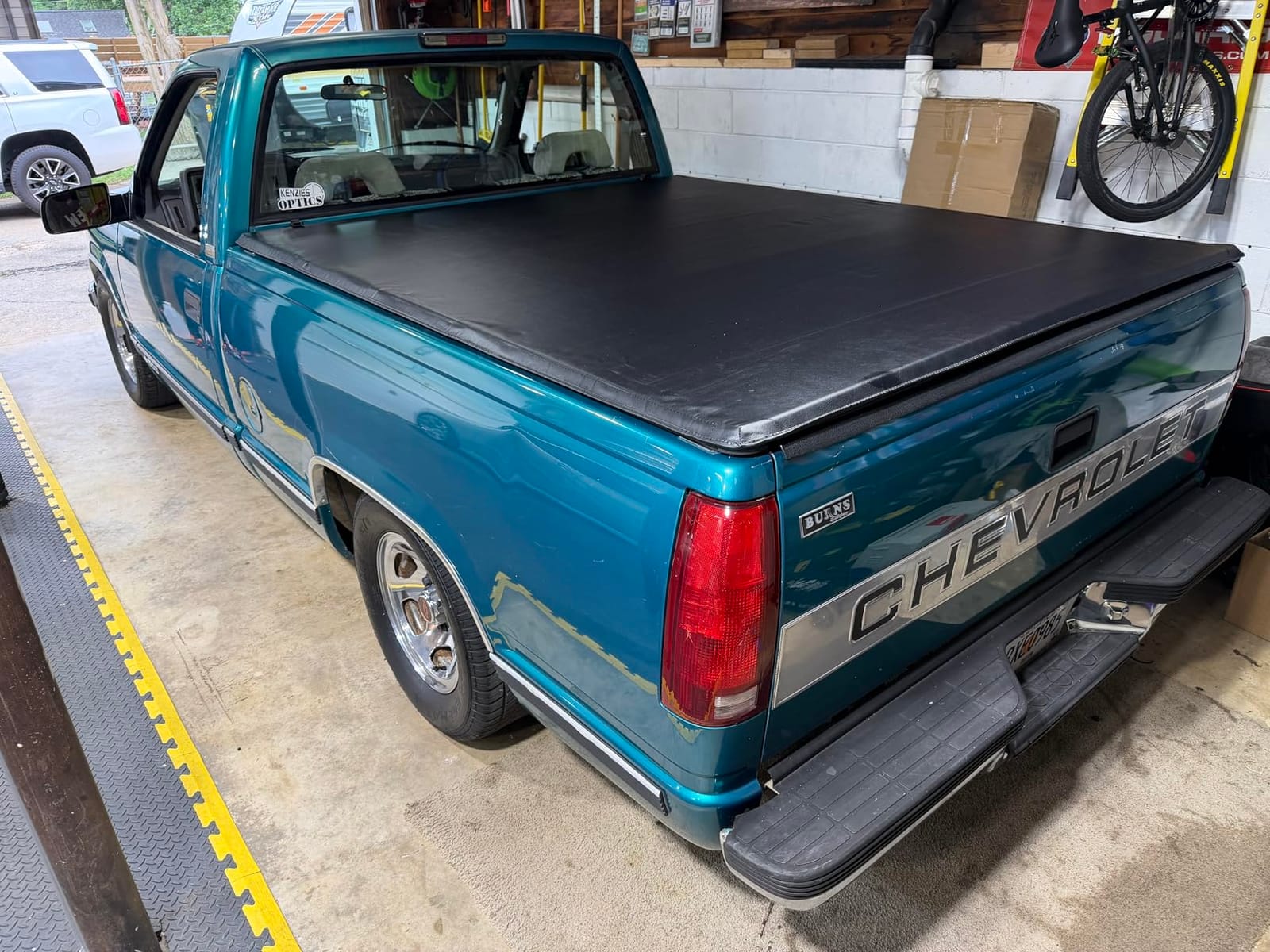 DNA Motoring TTC-RU-033 Soft Vinyl Roll-Up Tonneau Cover Compatible with 1999-2006 Silverado Sierra 1500 2500 3500 & HD Models 6.5Ft Fleetside Bed, Black customer photo 1