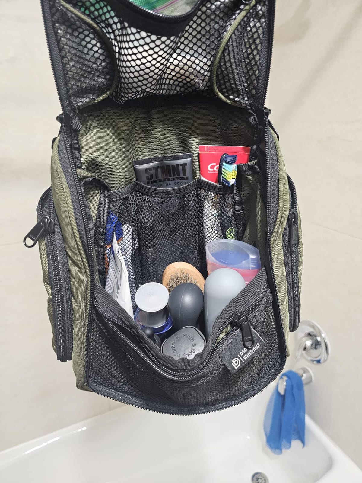 D&D Wanderlust Hanging Travel Toiletry Bag for Women & Men, Large Organizer customer photo 2