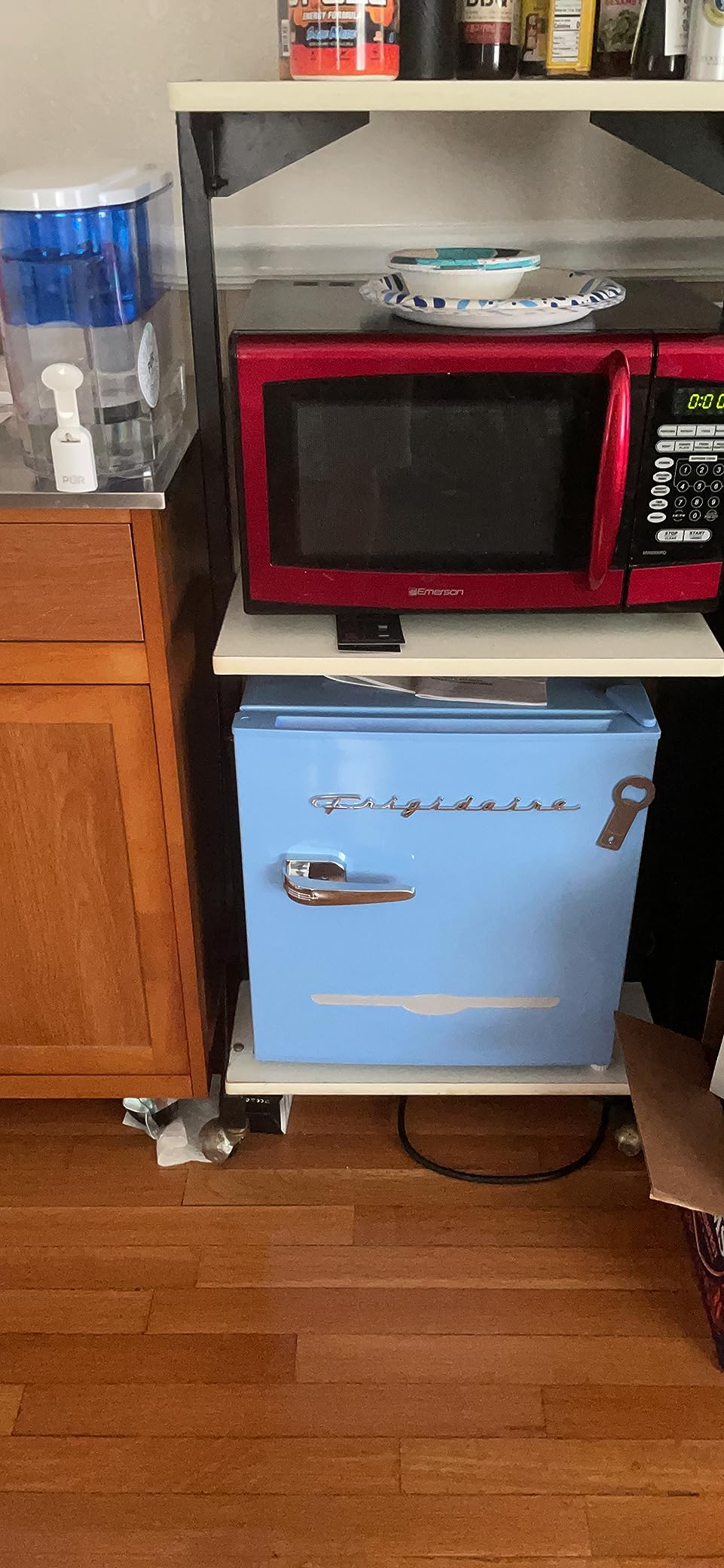 Frigidaire EFR176 1.6 cu. ft. Retro Bar Fridge with Side Bottle Opener (Blue) customer photo 2