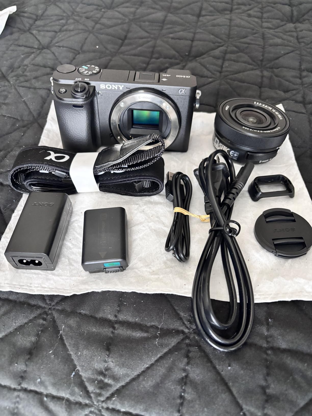 Sony Alpha a6400 Mirrorless Camera: Compact APS-C Interchangeable Lens Digital Camera with Real-Time Eye Auto Focus, 4K Video, Flip Screen & 16-50mm Lens - E Mount Compatible - ILCE-6400L/B, Black customer photo 1
