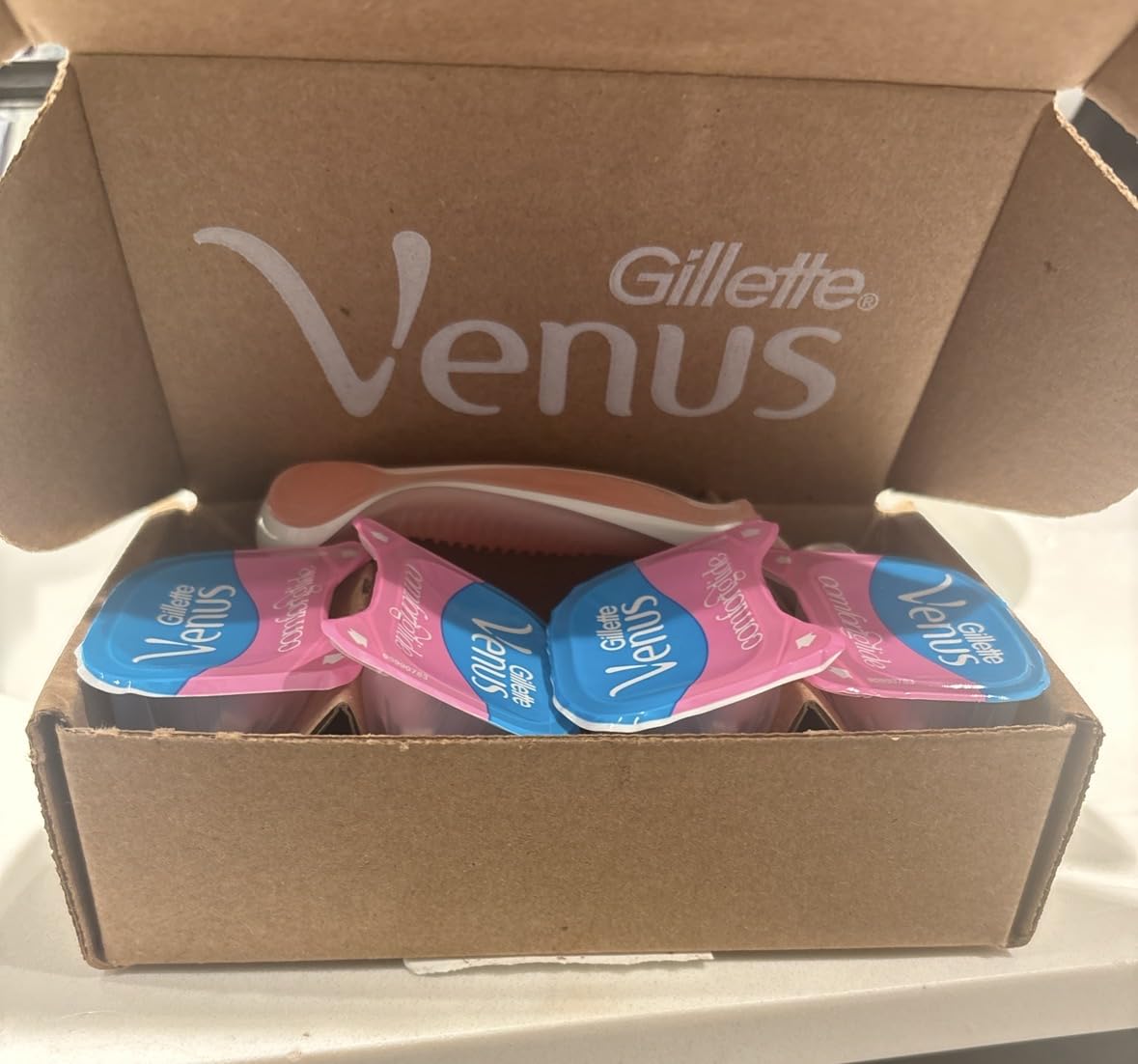 Gillette Venus ComfortGlide White Tea Women's Razor 1 Handle + 4 Blade Refills customer photo 1