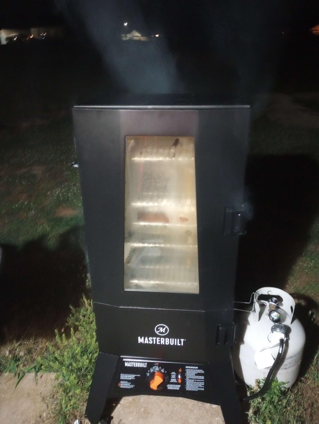 Masterbuilt® 40-inch ThermoTemp Propane Gas Vertical BBQ Smoker with Analog Temperature Control and 960 Cooking Square Inches in Black, Model MB20051316 customer photo 1