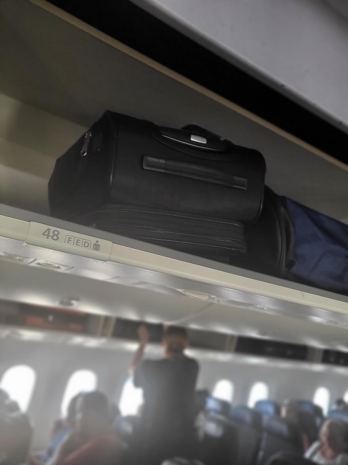 Samsonite Solyte DLX Softside Expandable Luggage with Spinner Wheels, Mineral Grey, Checked-Large 29-Inch customer photo 1