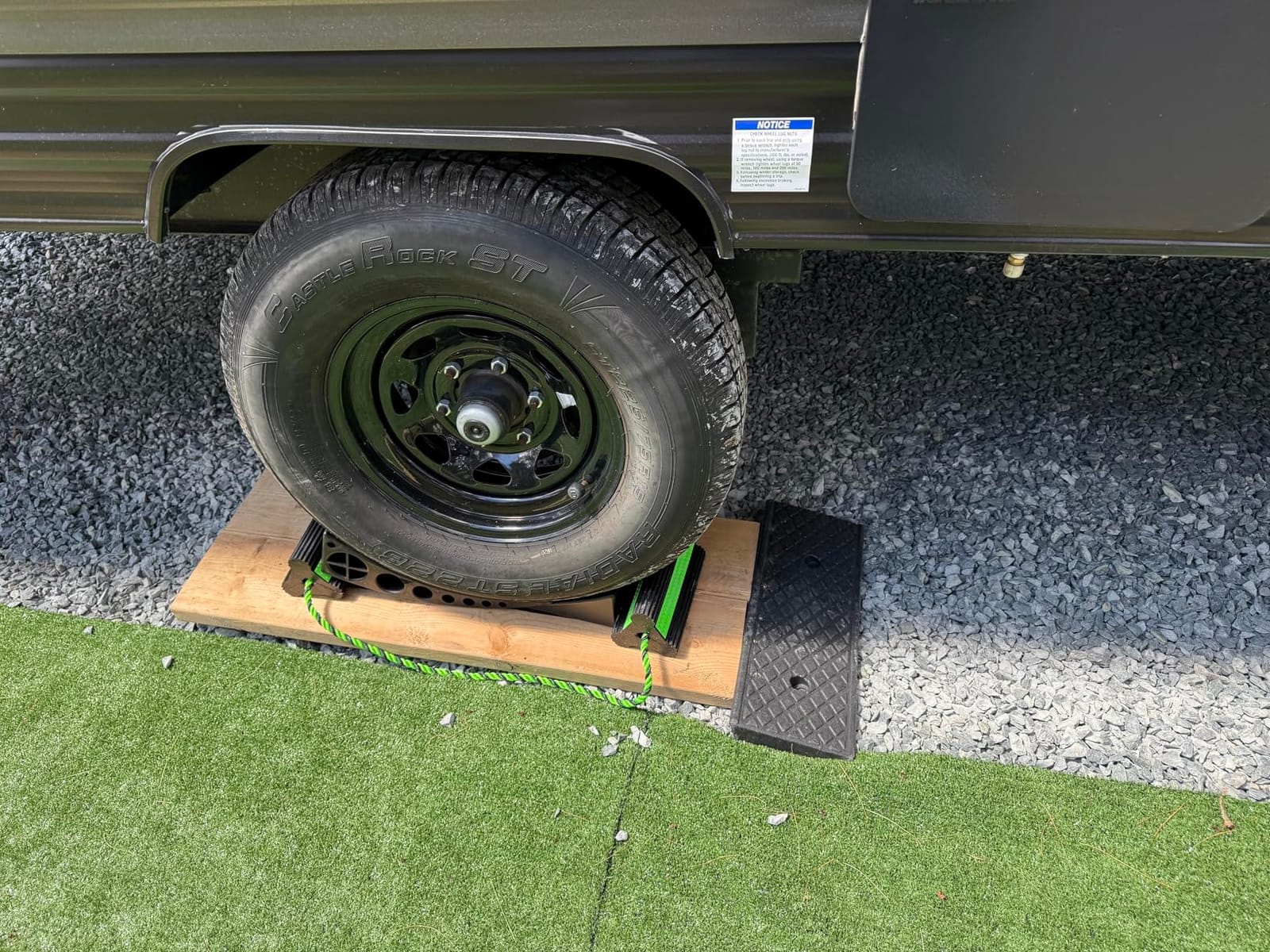Beech Lane Camper Leveler 2 Pack - Precise Camper Leveling, Includes Two Curved Levelers, Two Chocks, and Two Rubber Grip Mats, Heavy Duty Leveler Works for Campers Up to 35,000 LBs, Patented customer photo 1