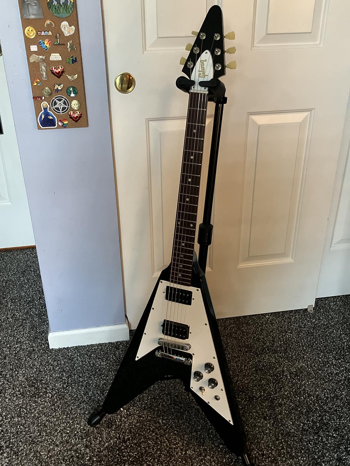 Hercules Stands GS415B PLUS Single Guitar Stand with Auto Grip System and Foldable Yoke customer photo 1