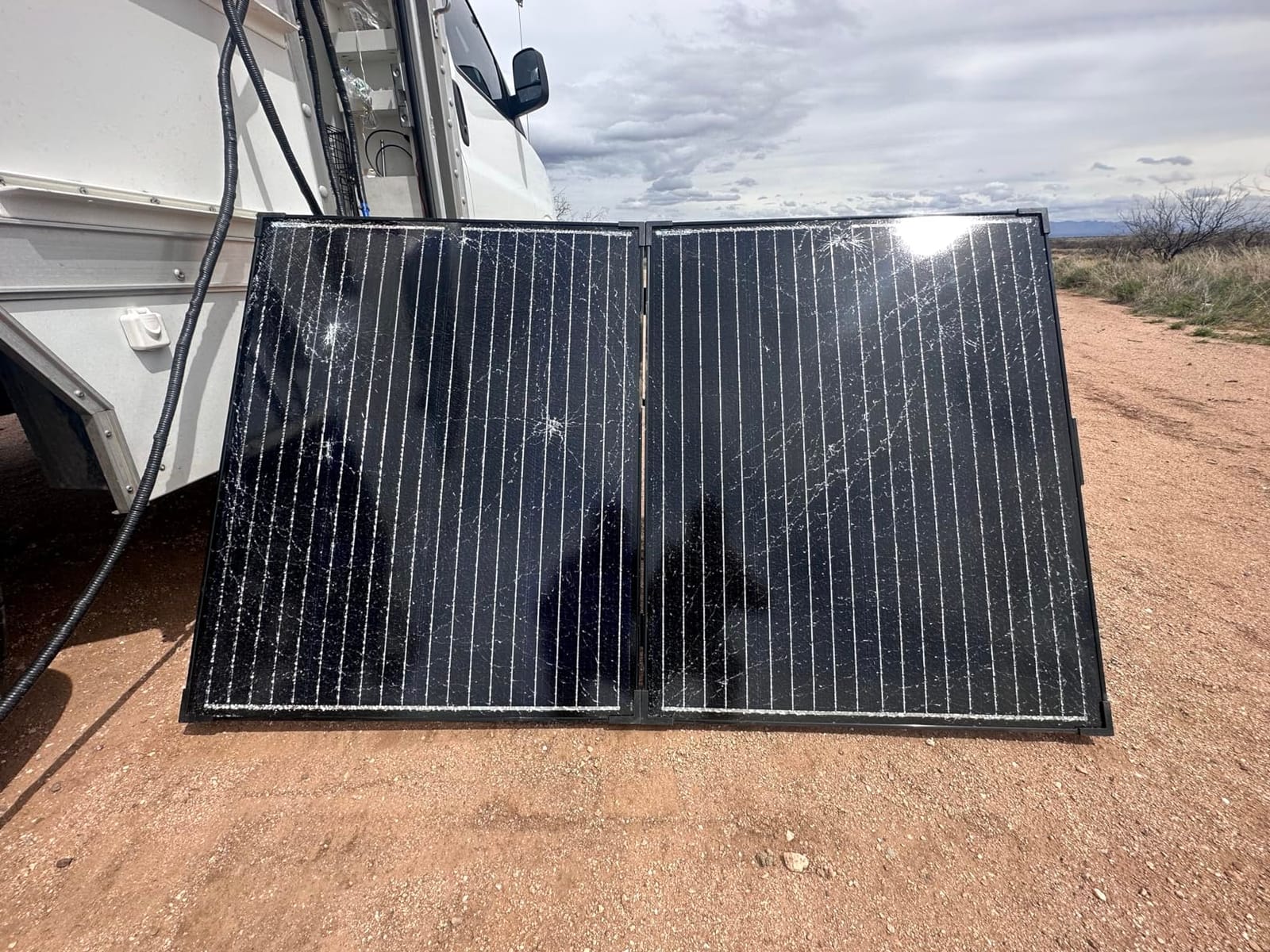 Renogy 200W 12V Portable Solar Panels Suitcase with Waterproof 20A Charge Controller, Foldable 200 Watt Solar Panel W/Adjustable Kickstand, Solar Charger for Power Station, RV, Camping, SUV, Off Grid customer photo 2