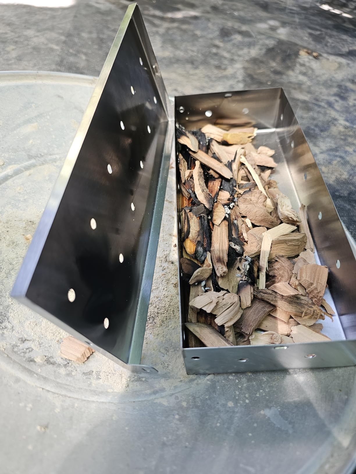 Kaluns Universal Stainless Steel Smoker Box, Gas or Charcoal Grill Smoke Box, Works with Wood Chips, add Delicious Smoked Flavor, Hinged Lid,Warp Free Grill Accessories customer photo 1